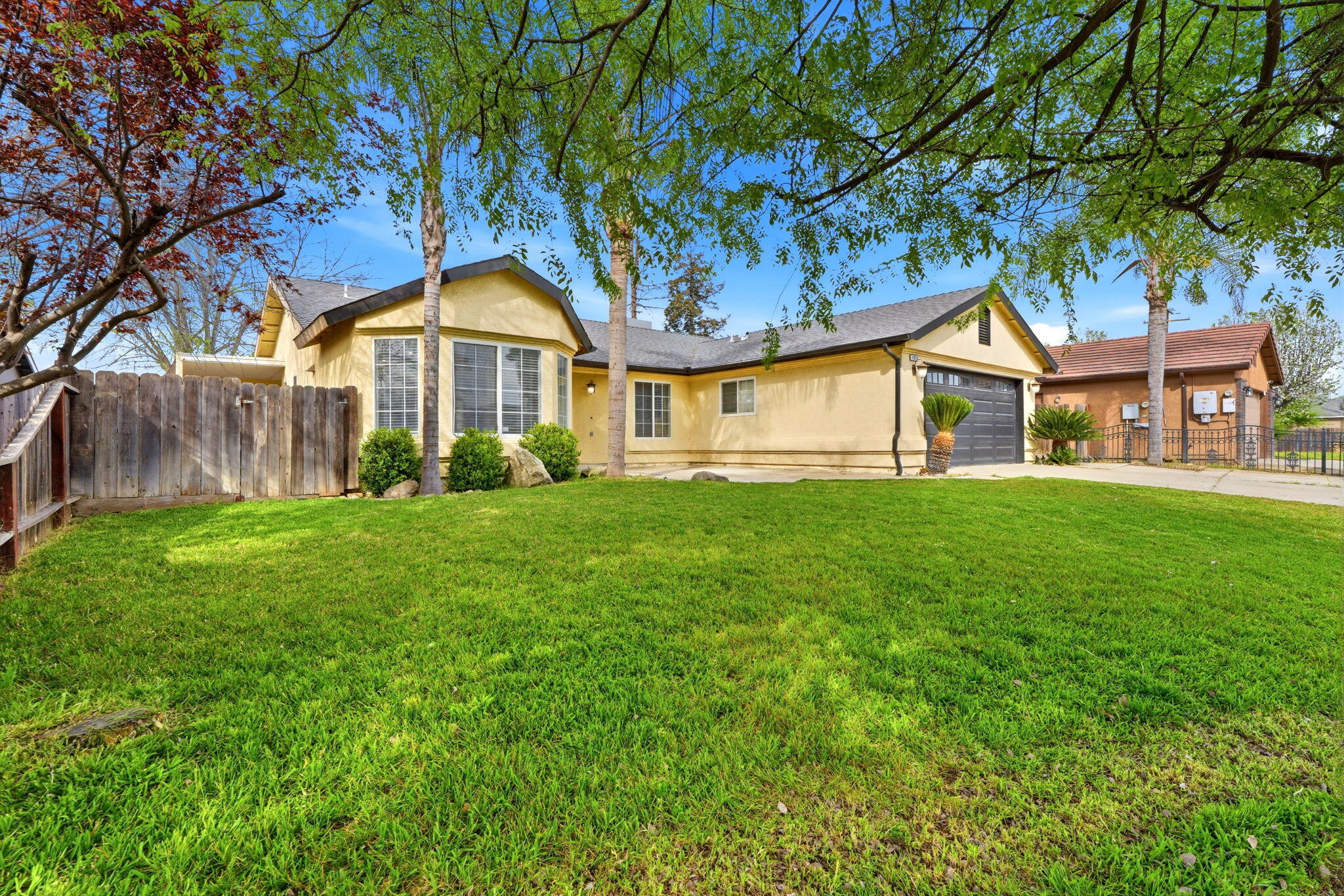 1928 W W Merritt Ave, Tulare, CA 93274