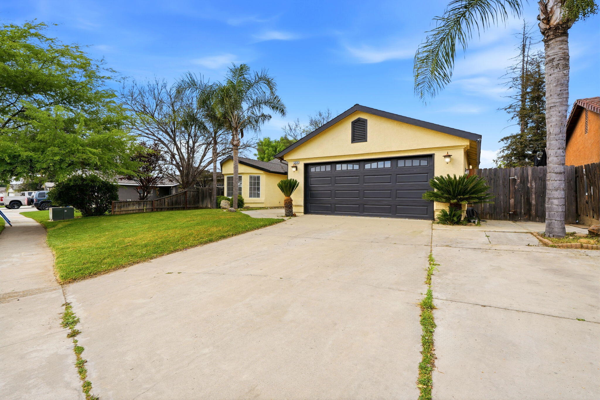 1928 W W Merritt Ave, Tulare, CA 93274