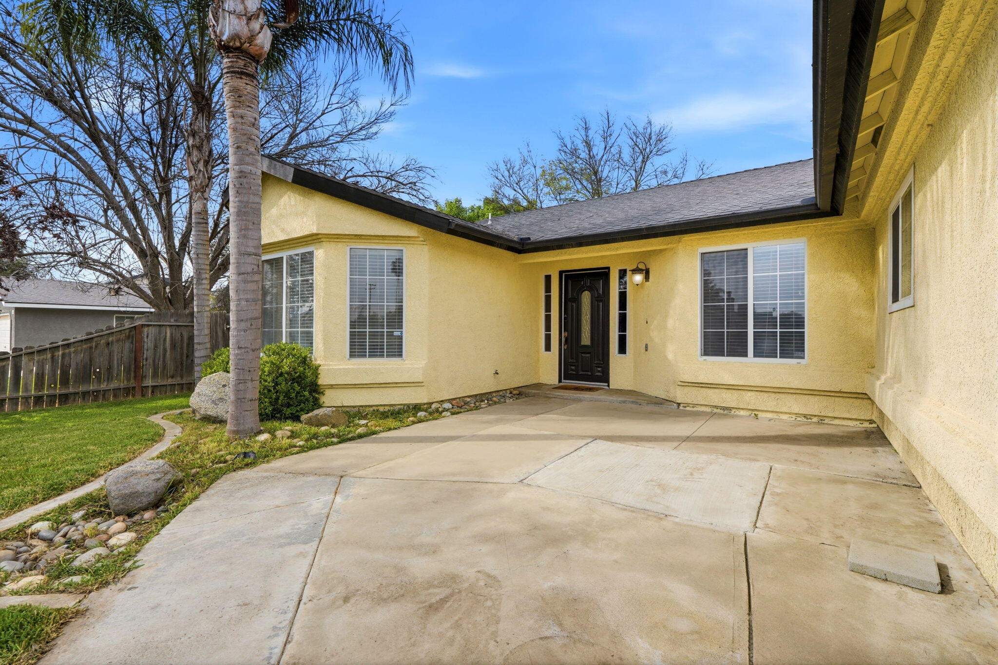 1928 W W Merritt Ave, Tulare, CA 93274