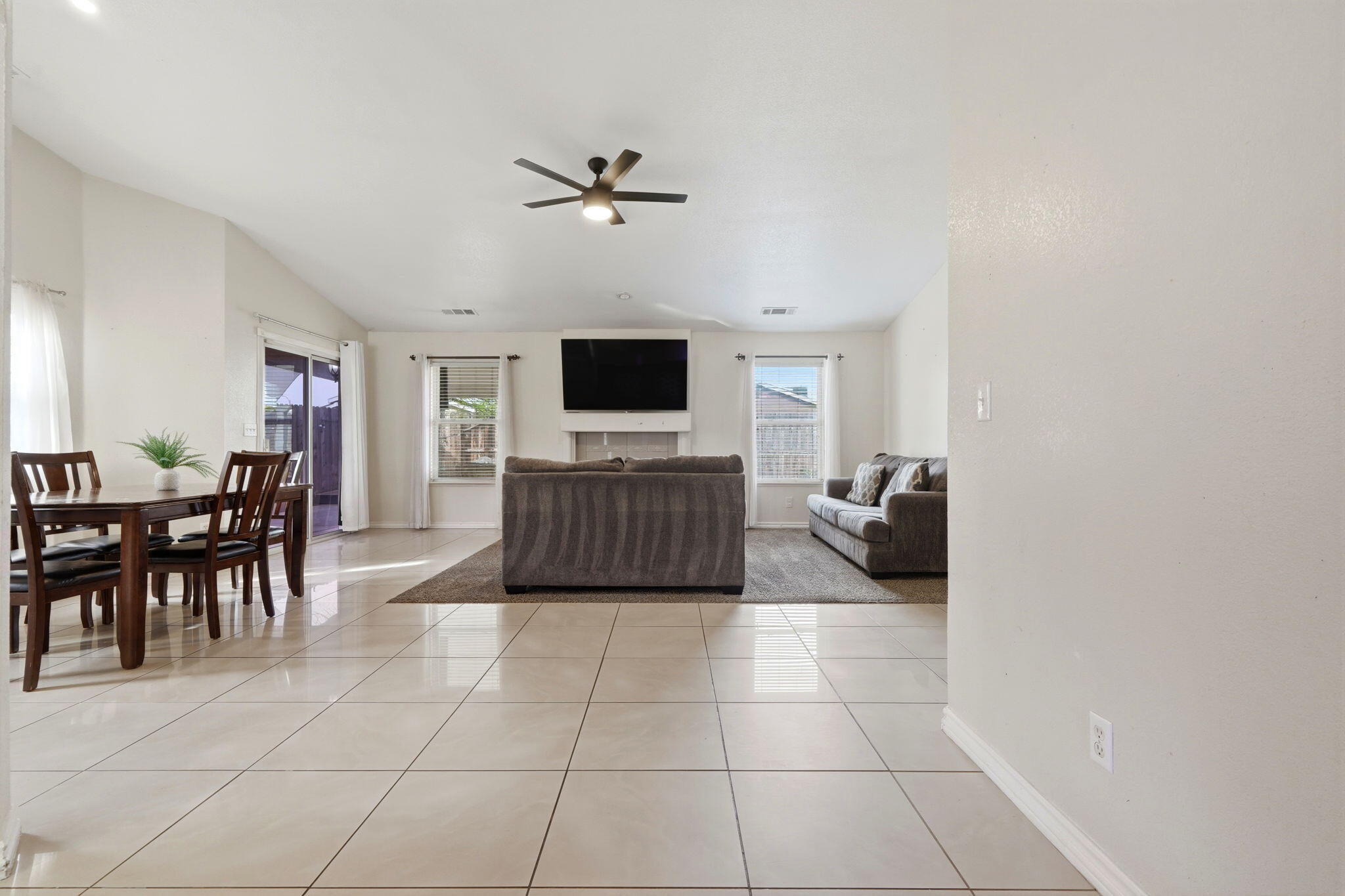 1928 W W Merritt Ave, Tulare, CA 93274