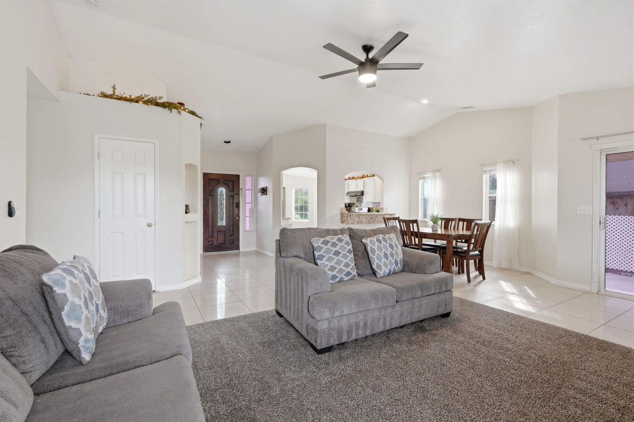 1928 W W Merritt Ave, Tulare, CA 93274