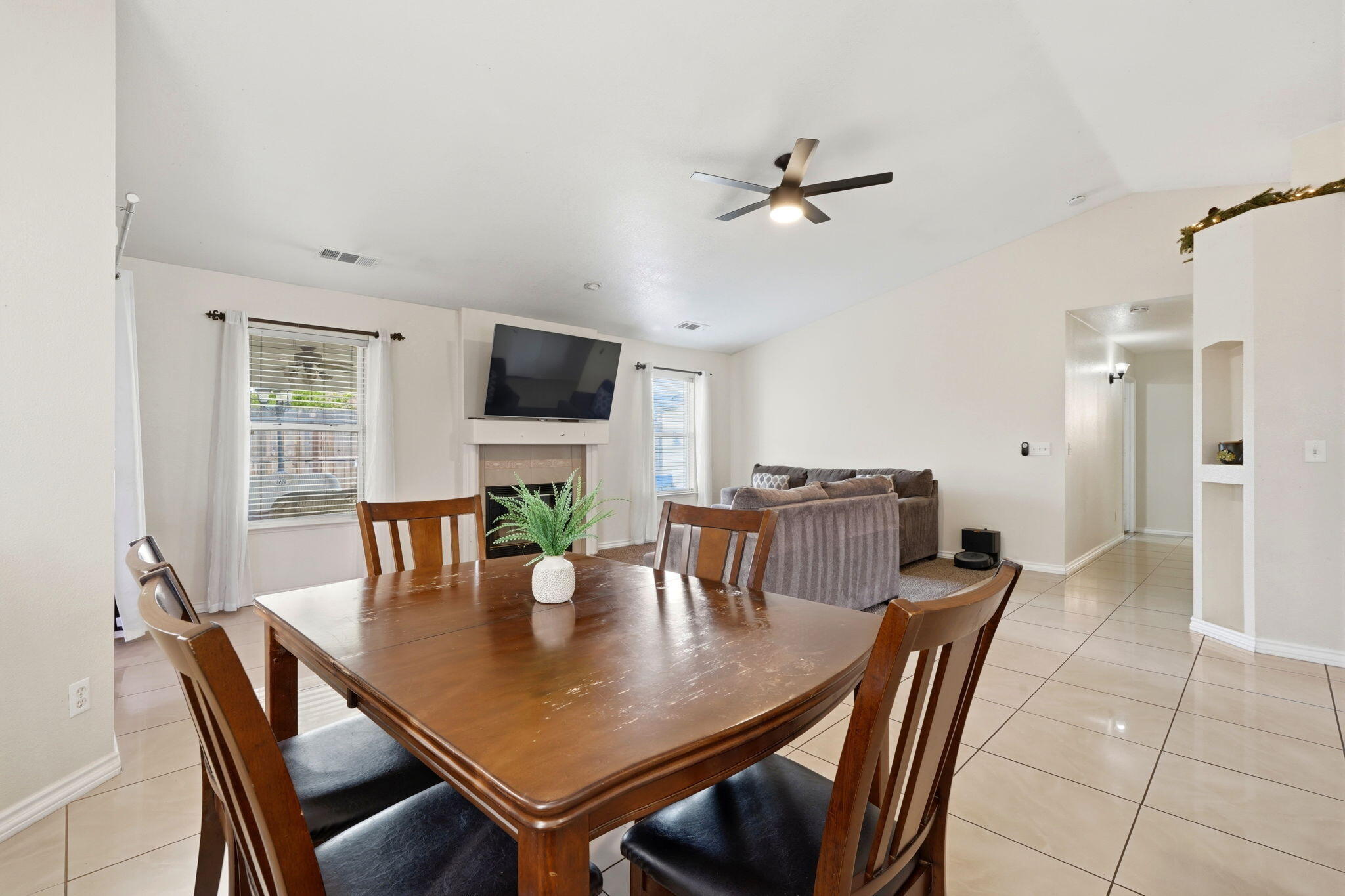 1928 W W Merritt Ave, Tulare, CA 93274