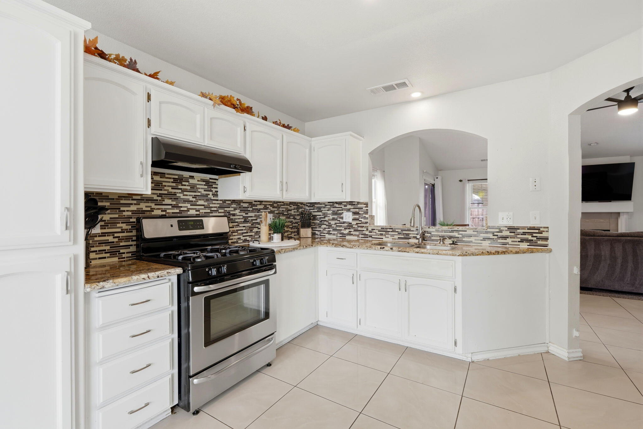 1928 W W Merritt Ave, Tulare, CA 93274