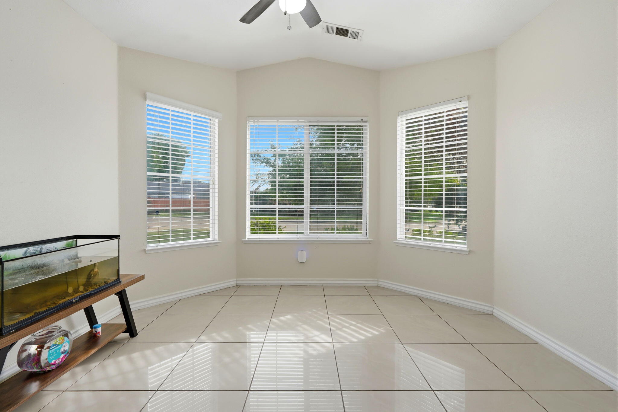 1928 W W Merritt Ave, Tulare, CA 93274