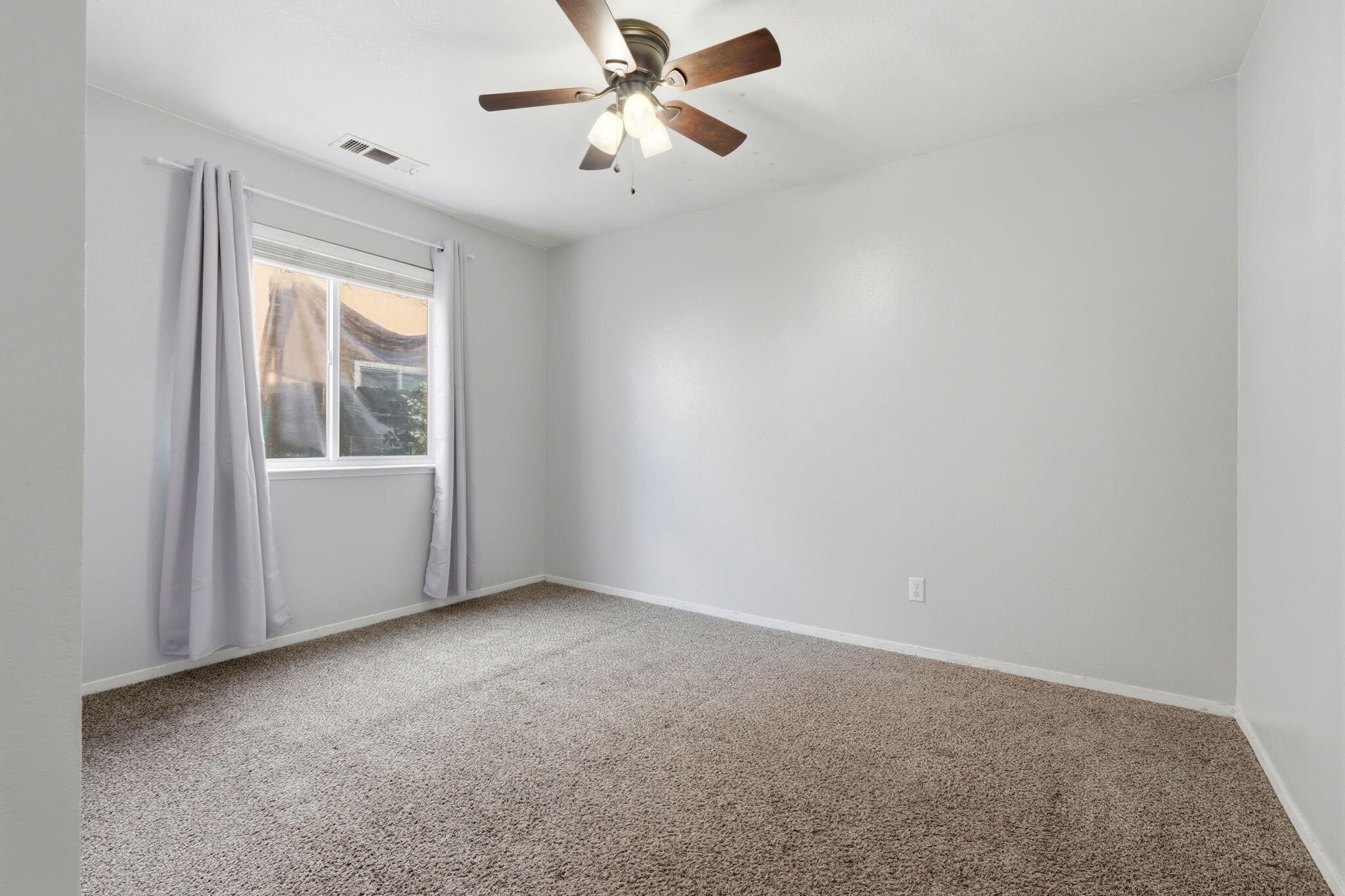 1928 W W Merritt Ave, Tulare, CA 93274