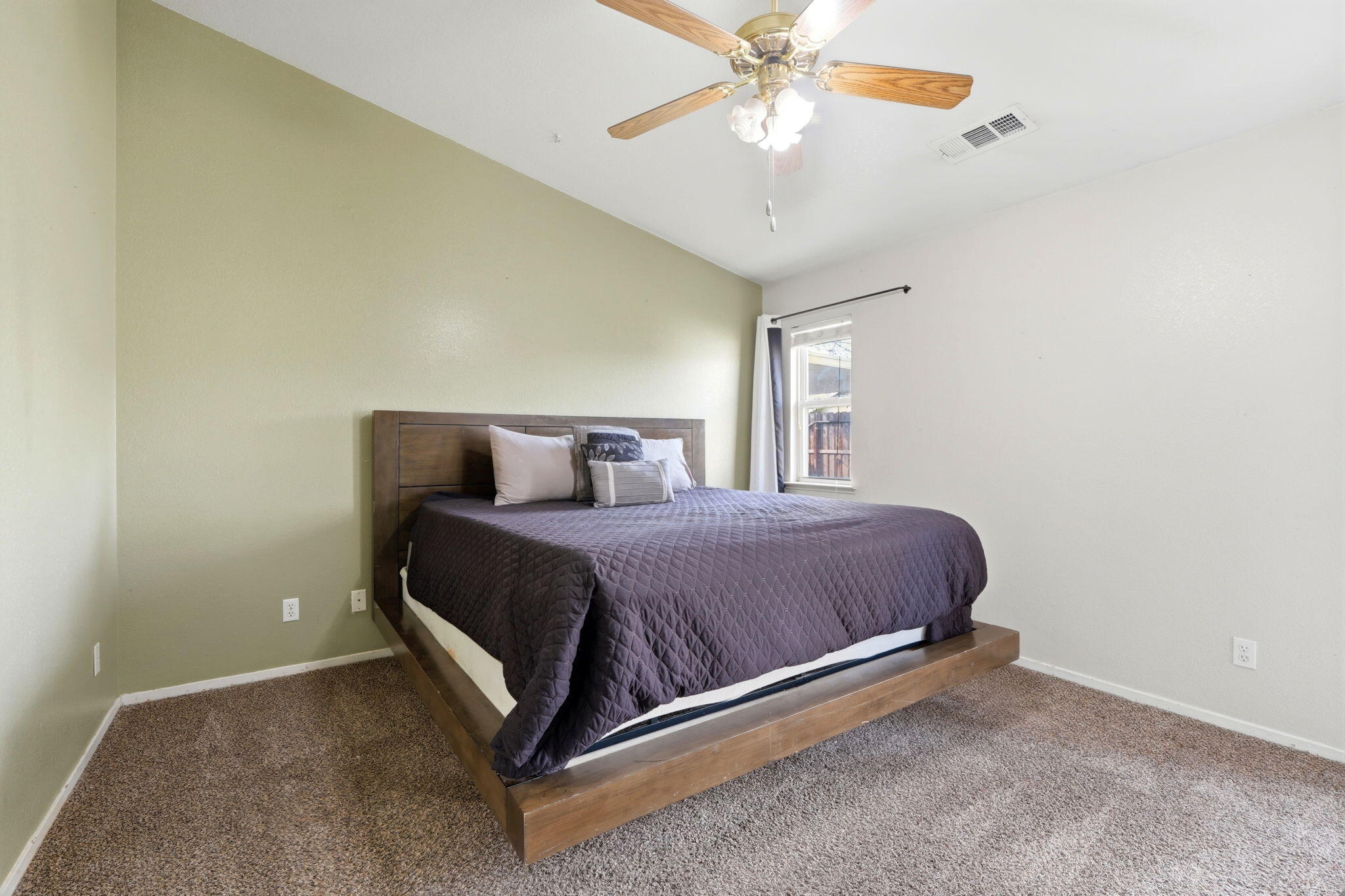 1928 W W Merritt Ave, Tulare, CA 93274