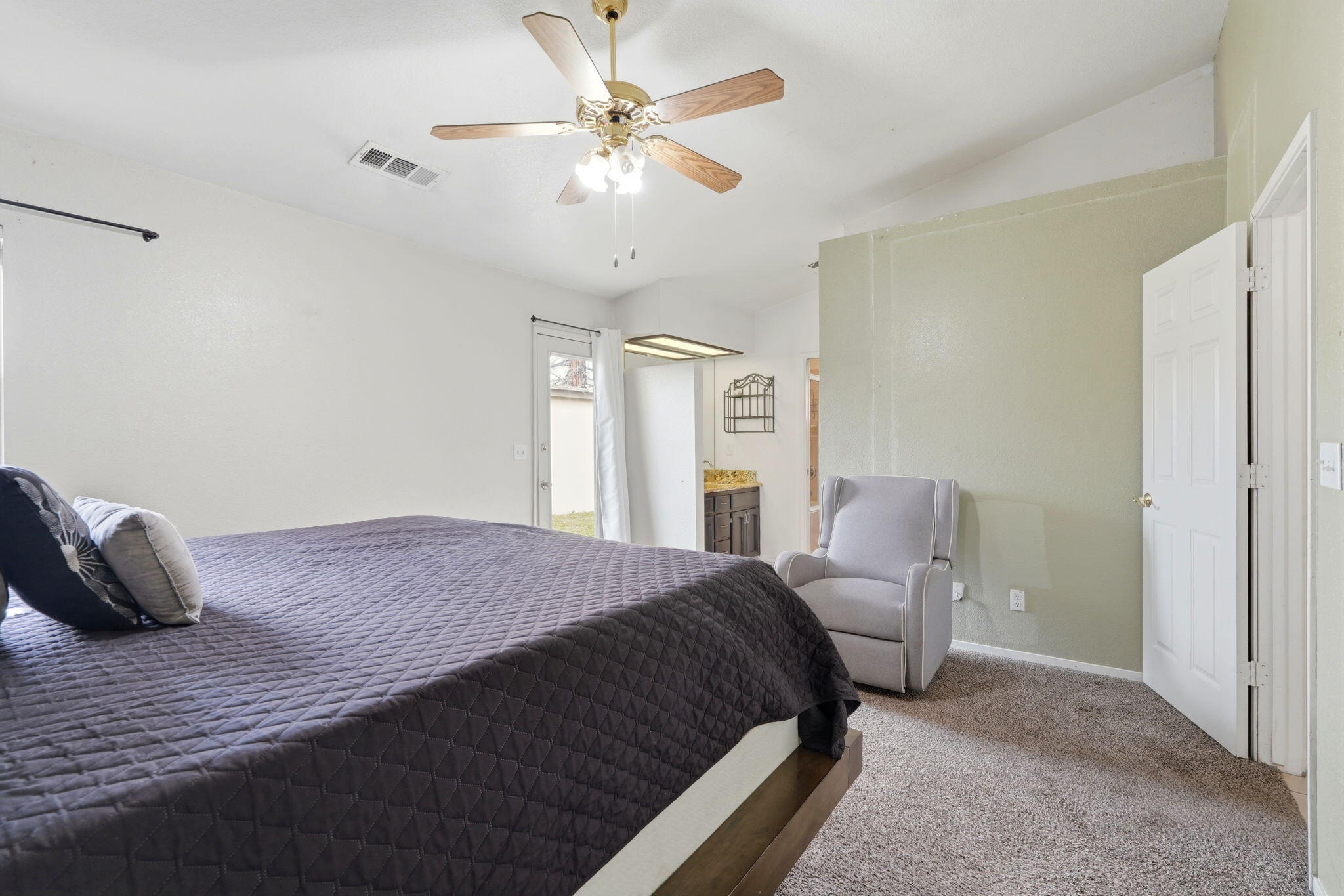 1928 W W Merritt Ave, Tulare, CA 93274