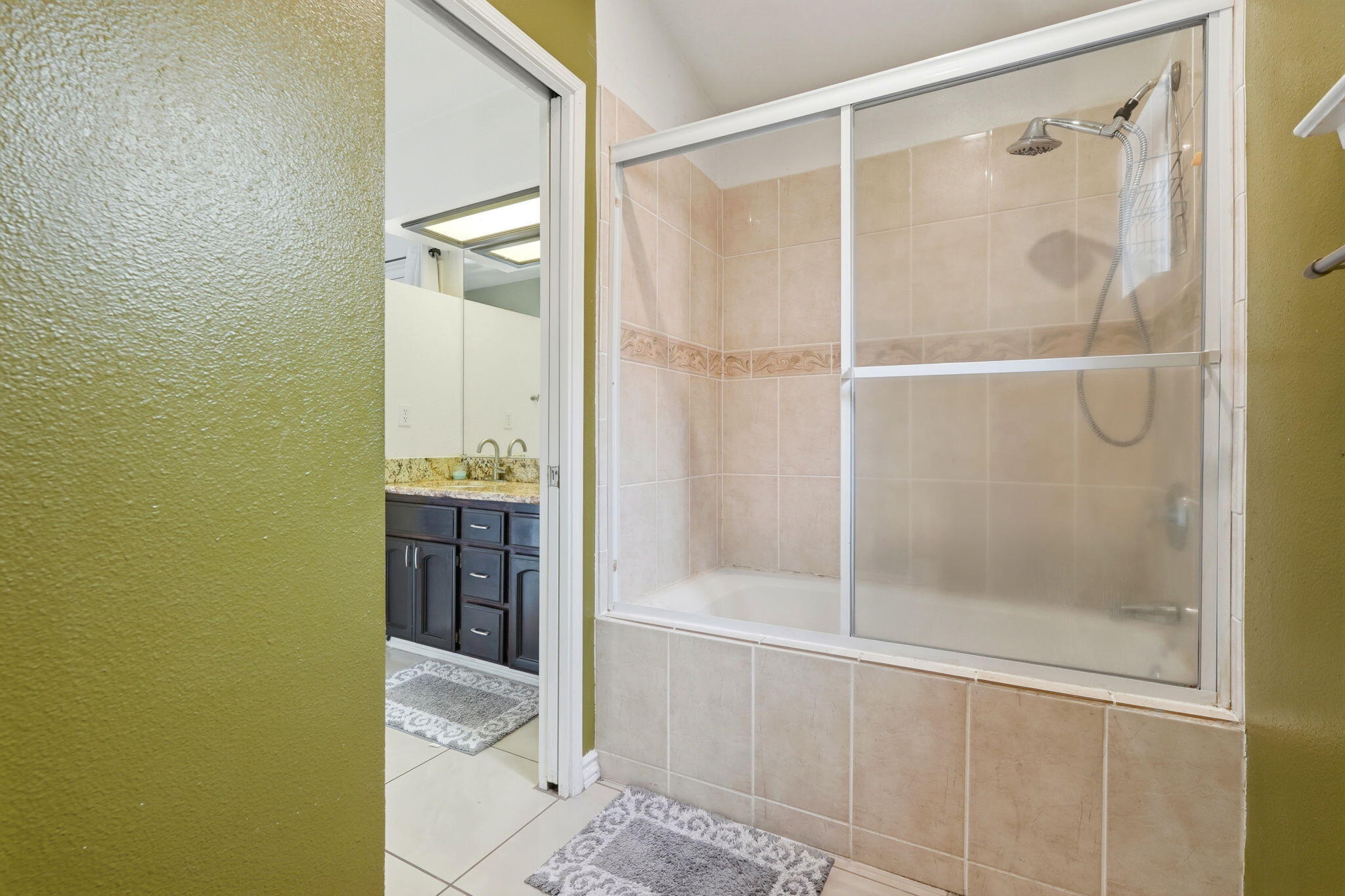 1928 W W Merritt Ave, Tulare, CA 93274