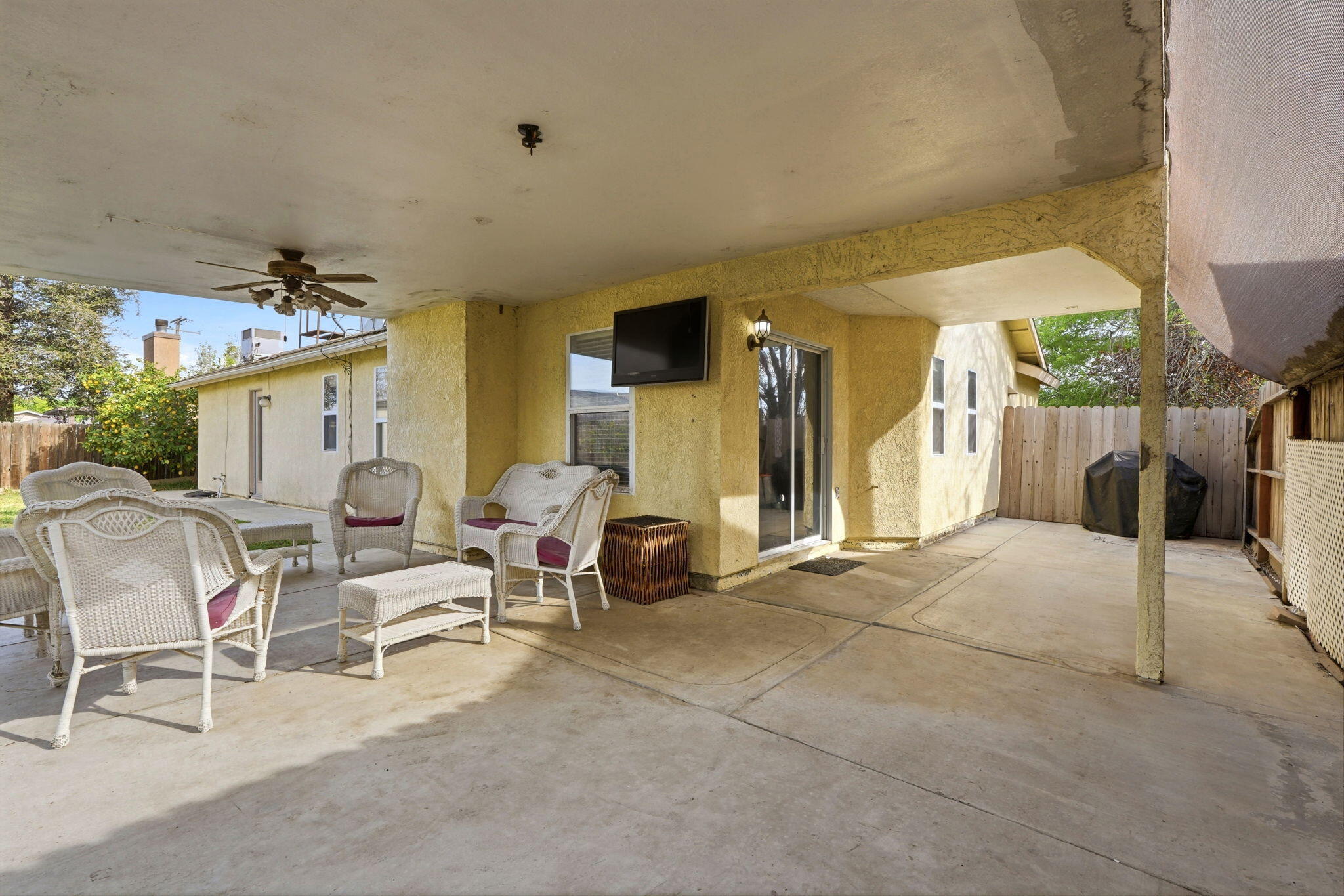 1928 W W Merritt Ave, Tulare, CA 93274