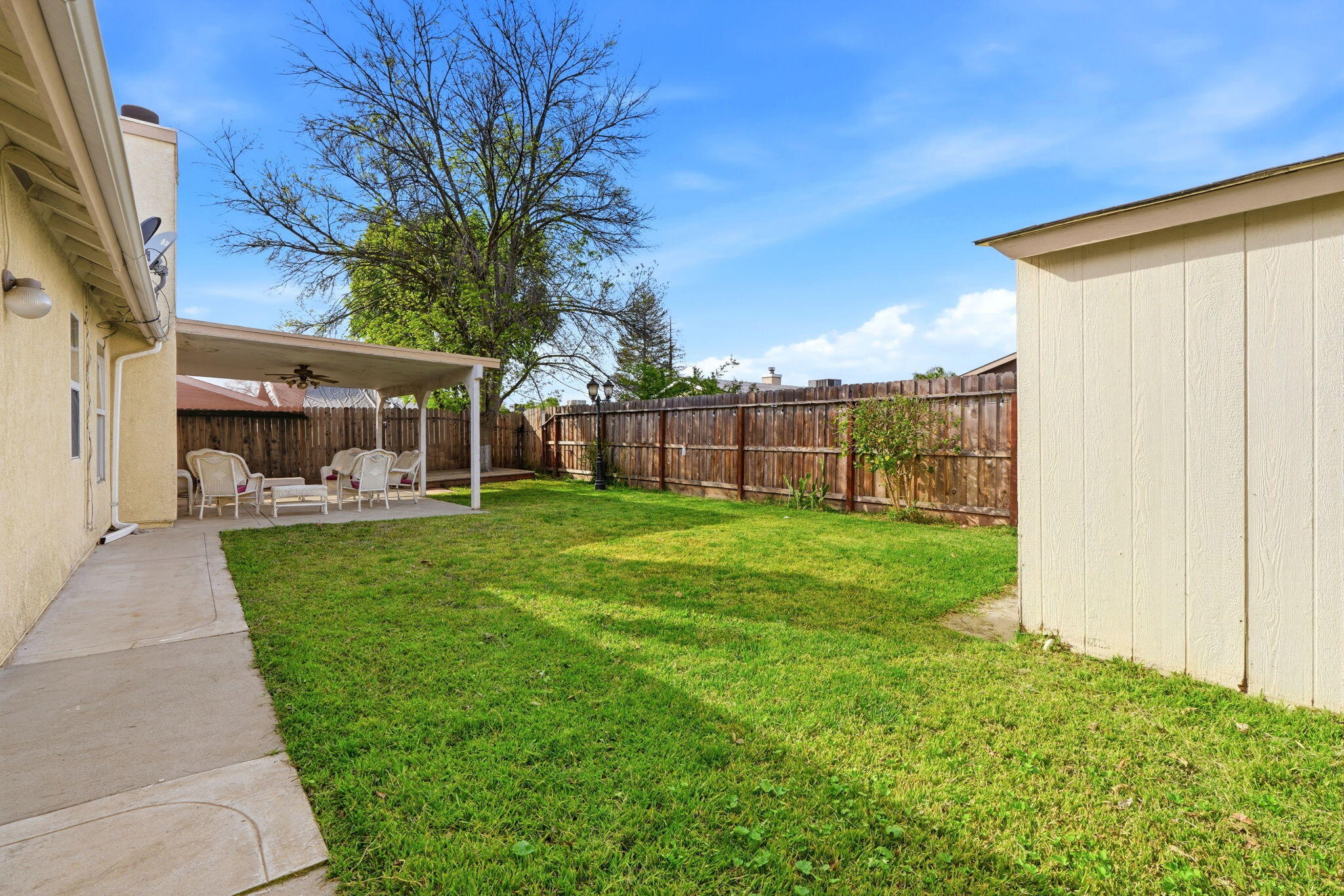 1928 W W Merritt Ave, Tulare, CA 93274