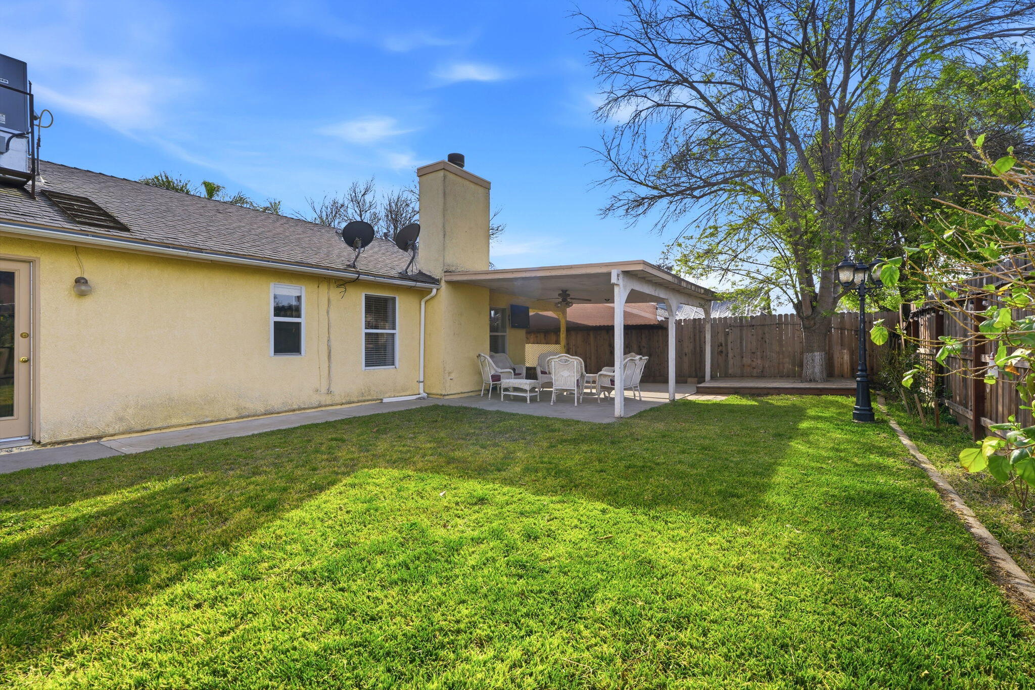 1928 W W Merritt Ave, Tulare, CA 93274