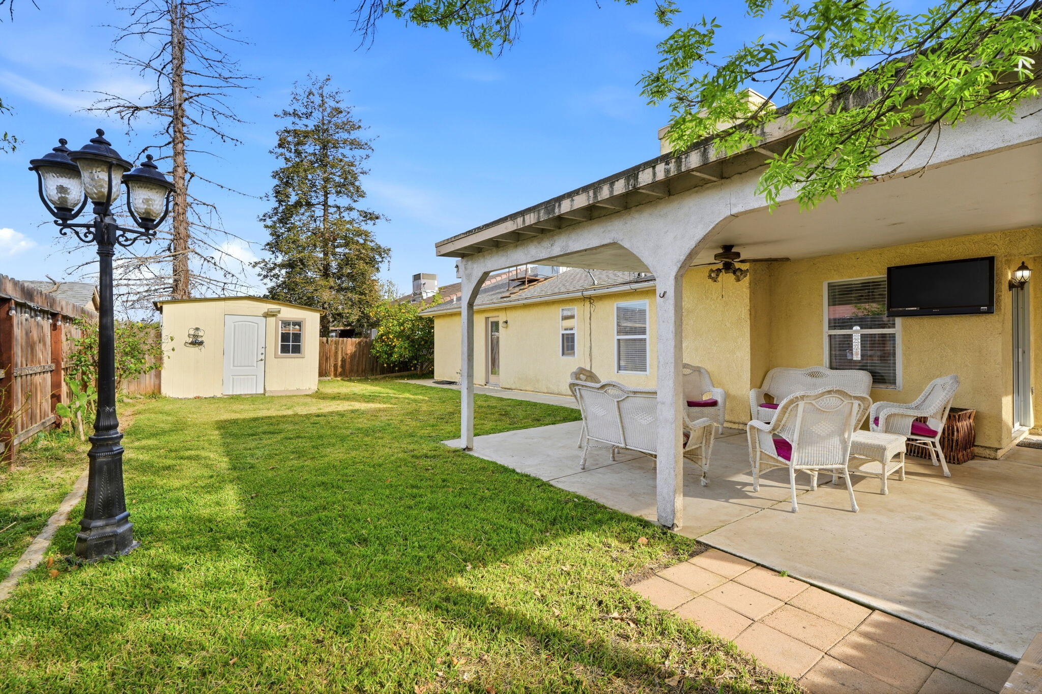 1928 W W Merritt Ave, Tulare, CA 93274