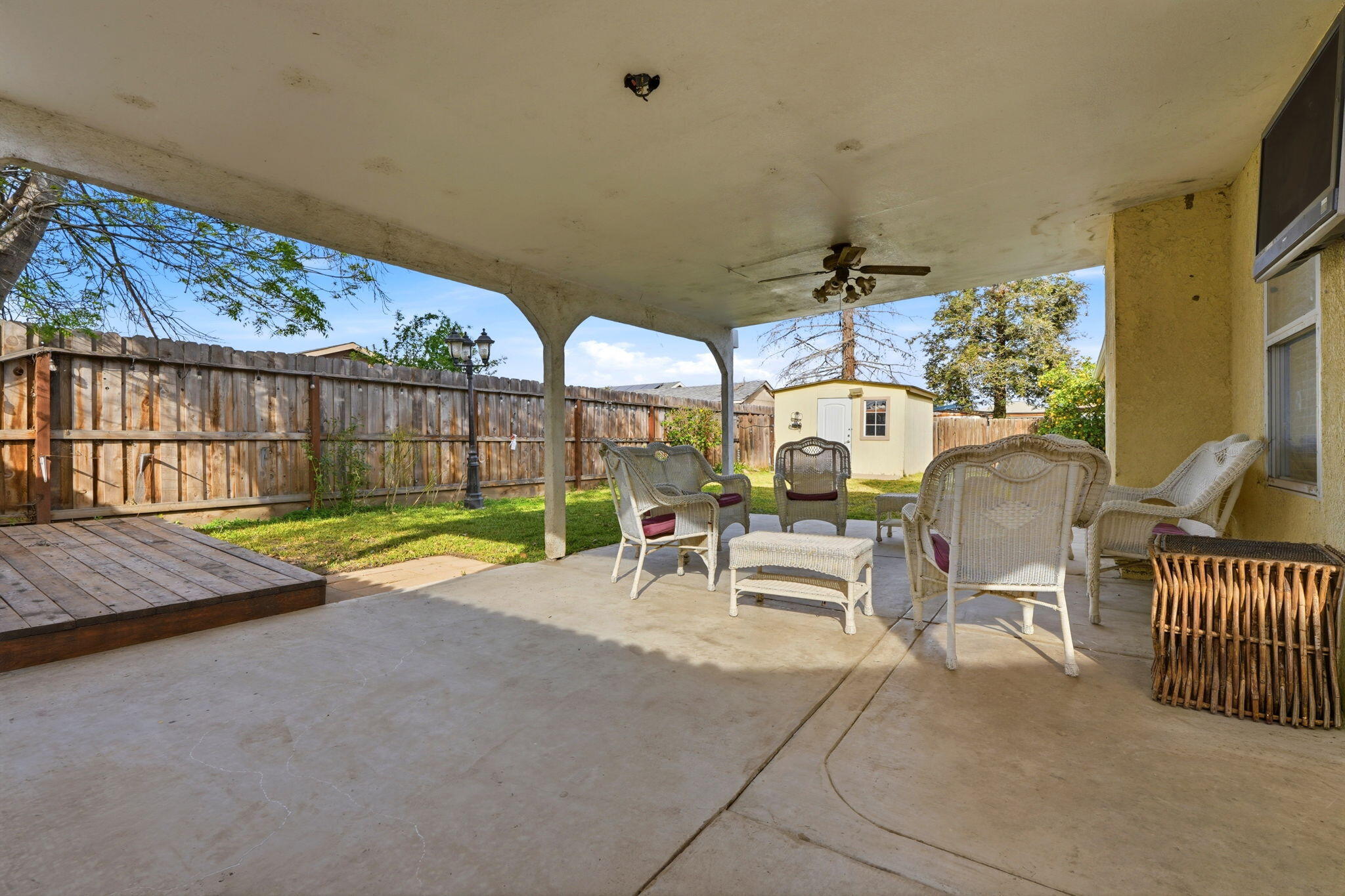 1928 W W Merritt Ave, Tulare, CA 93274