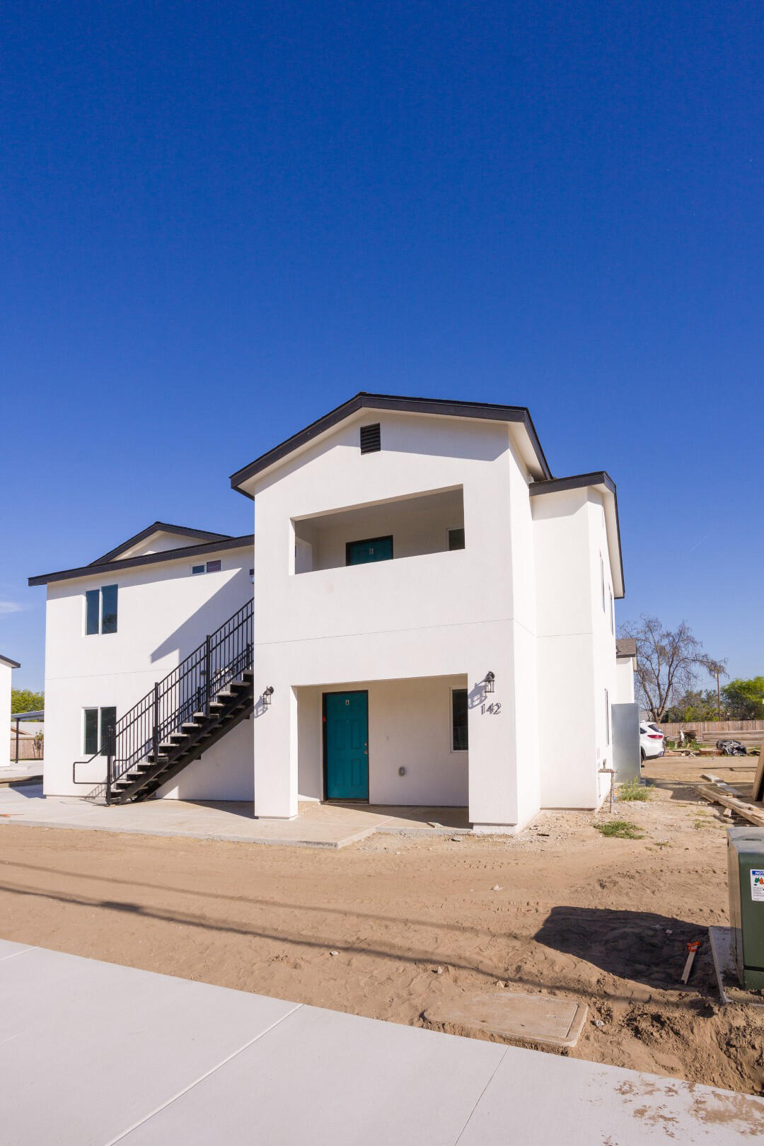 142 E Vandalia Ave, Porterville, CA 93257