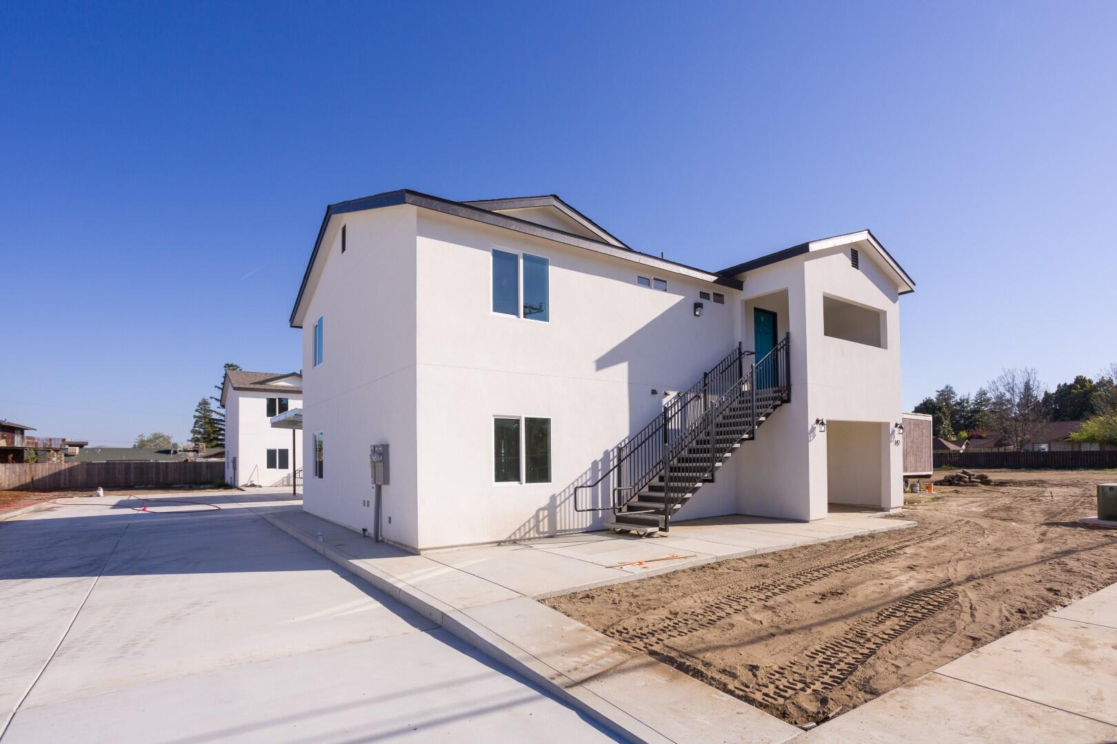 142 E Vandalia Ave, Porterville, CA 93257