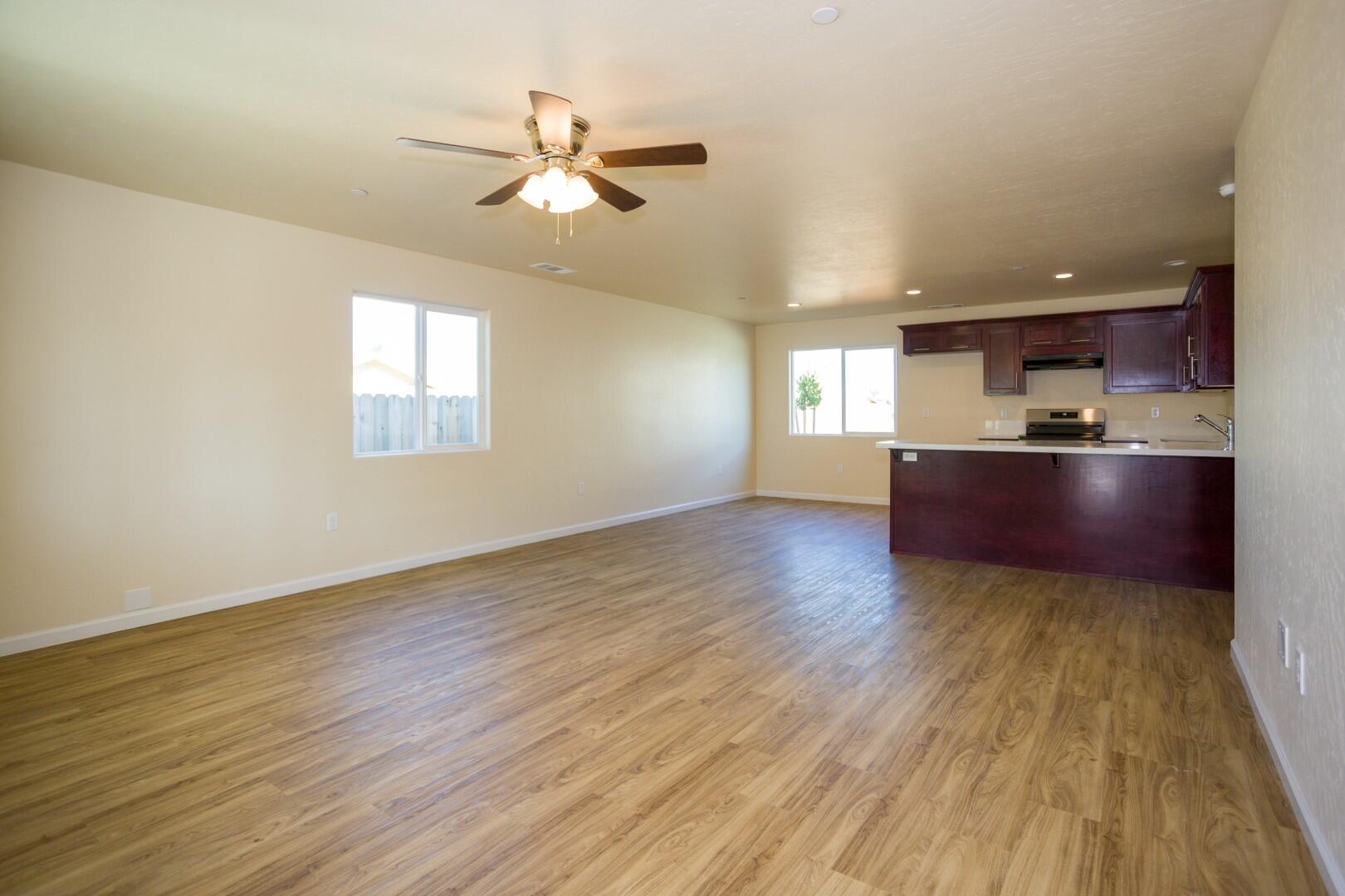 142 E Vandalia Ave, Porterville, CA 93257