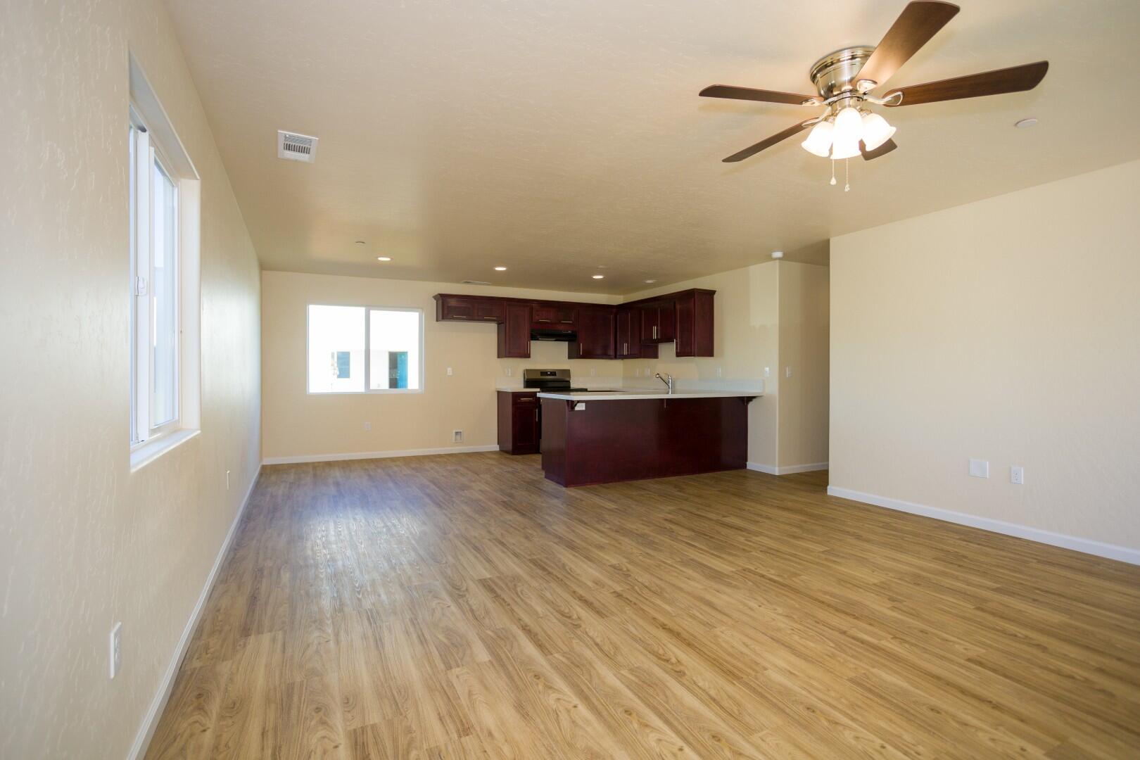 142 E Vandalia Ave, Porterville, CA 93257