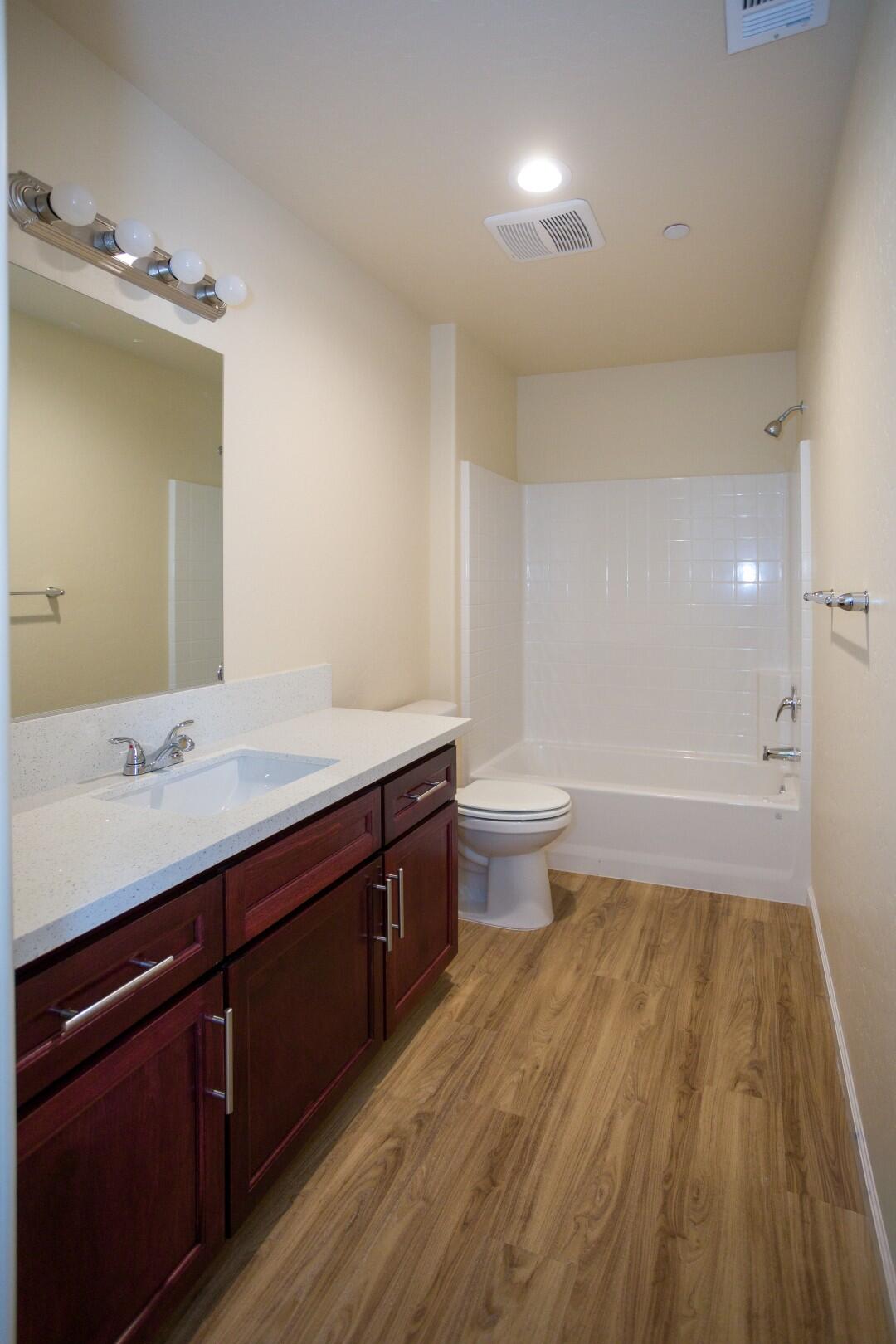 142 E Vandalia Ave, Porterville, CA 93257