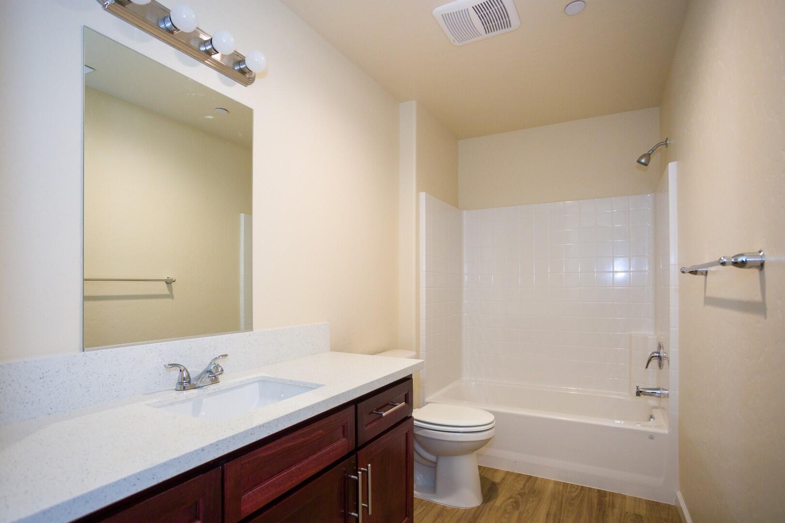 142 E Vandalia Ave, Porterville, CA 93257