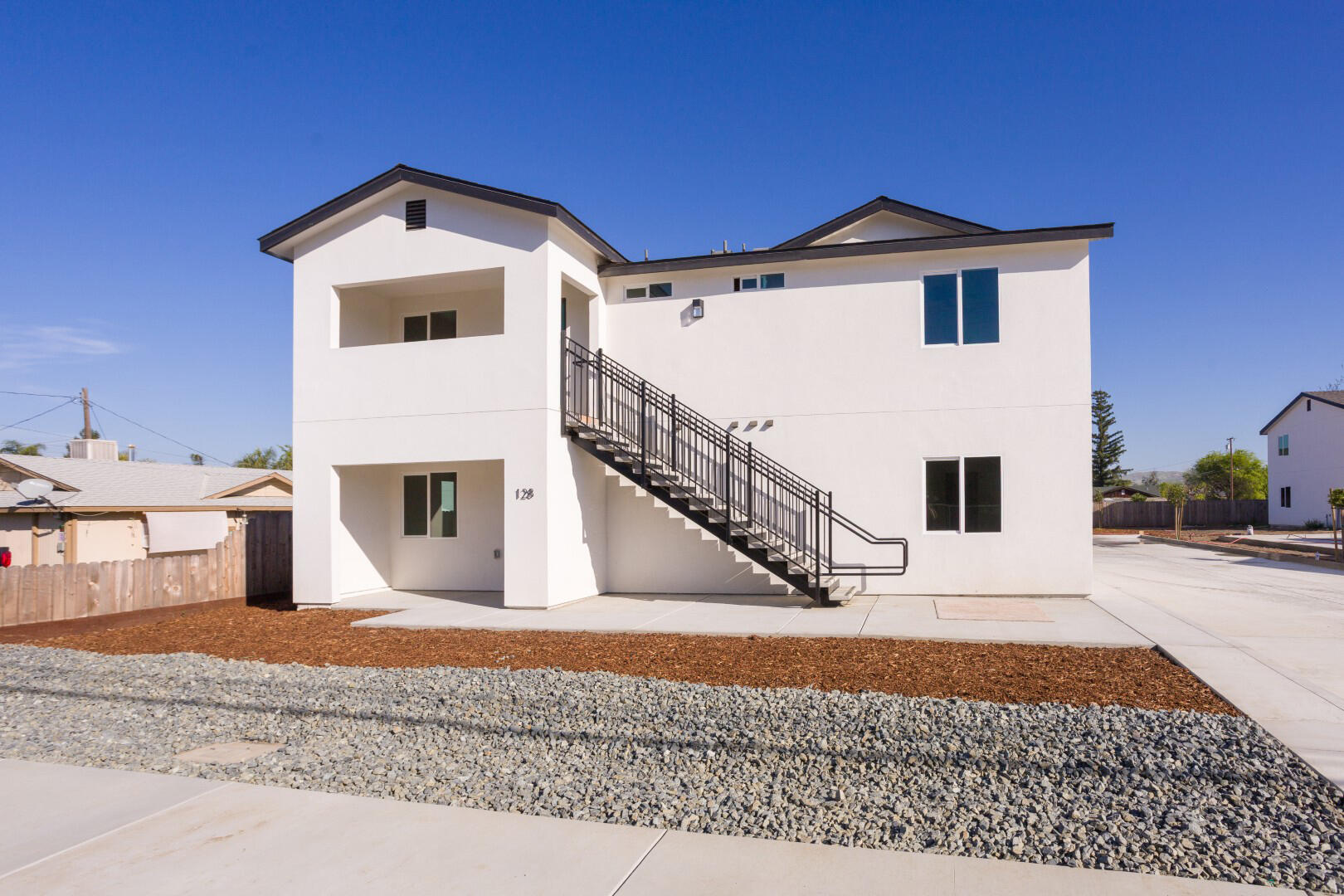 128 E Vandalia Ave, Porterville, CA 93257