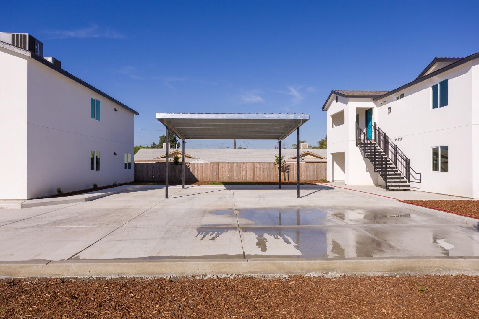 128 E Vandalia Ave, Porterville, CA 93257