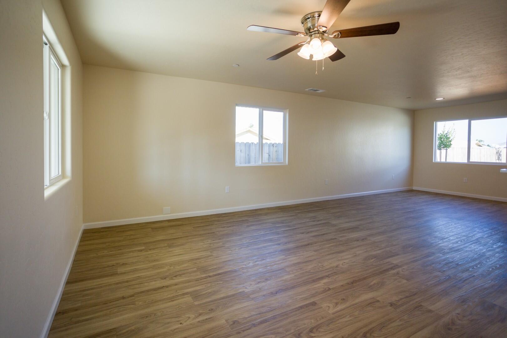 128 E Vandalia Ave, Porterville, CA 93257