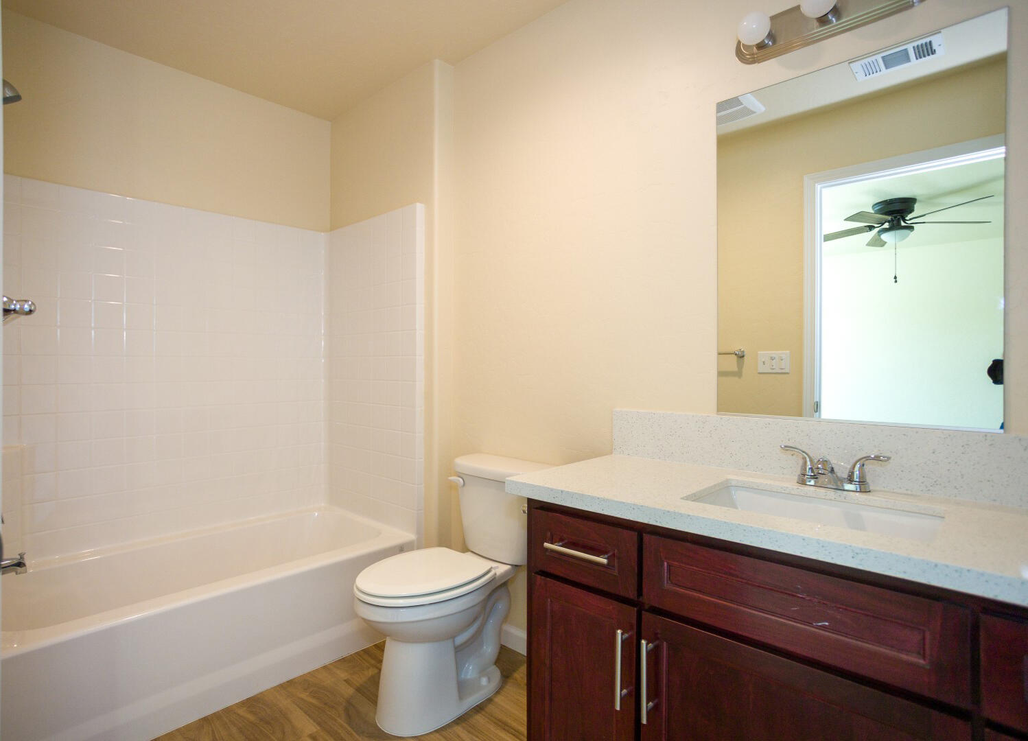 128 E Vandalia Ave, Porterville, CA 93257