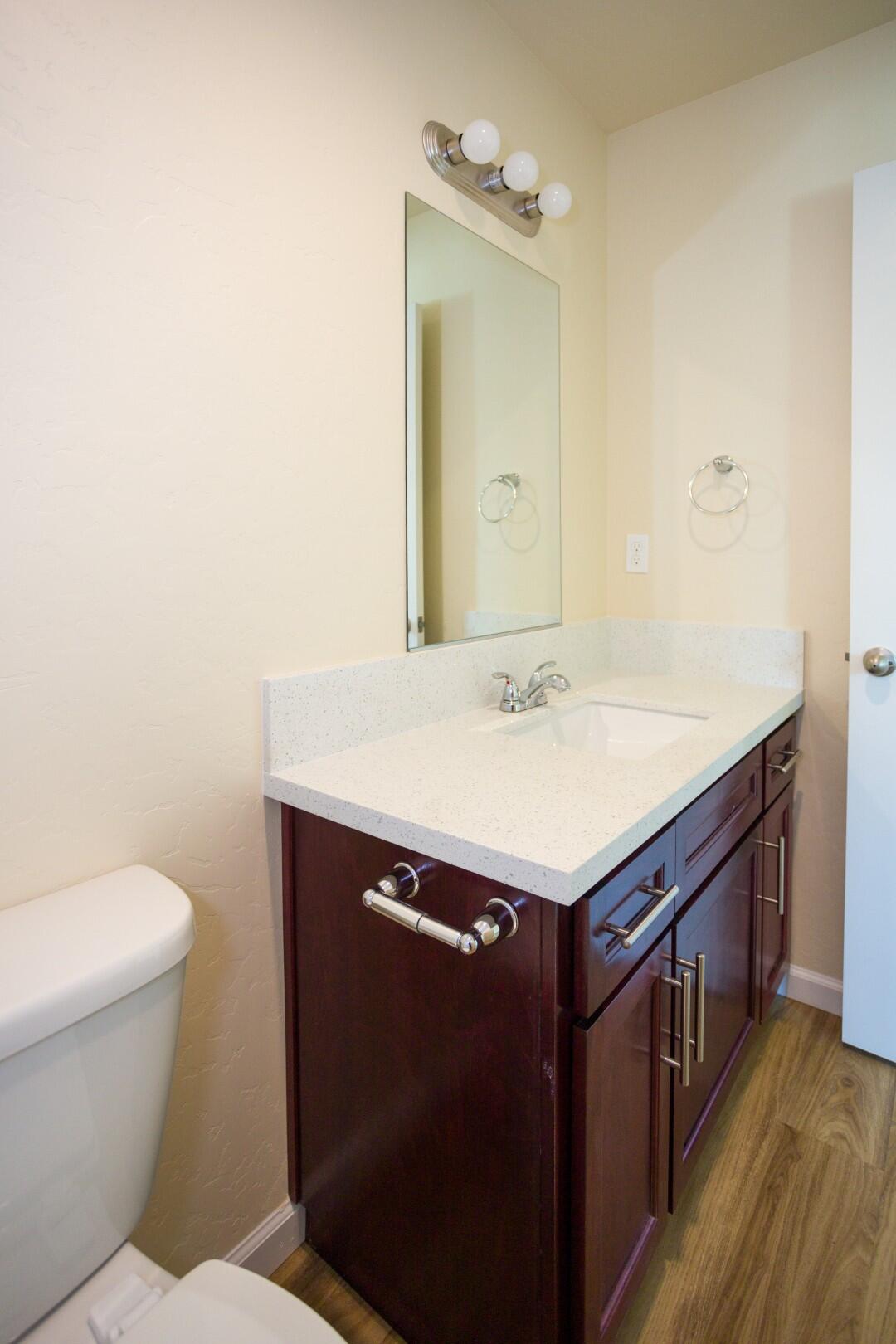 128 E Vandalia Ave, Porterville, CA 93257