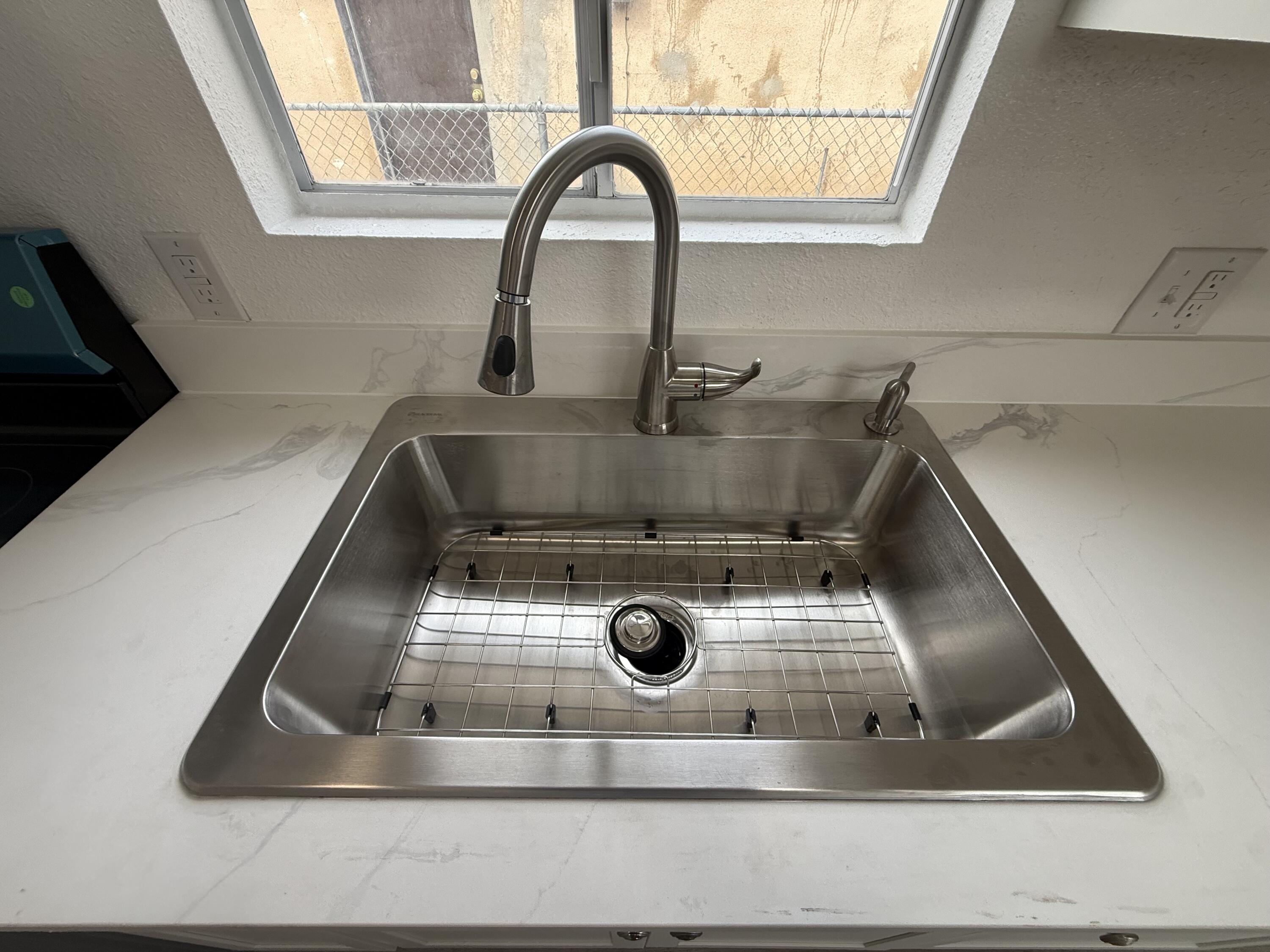 389 S Cornell St, Porterville, CA 93257