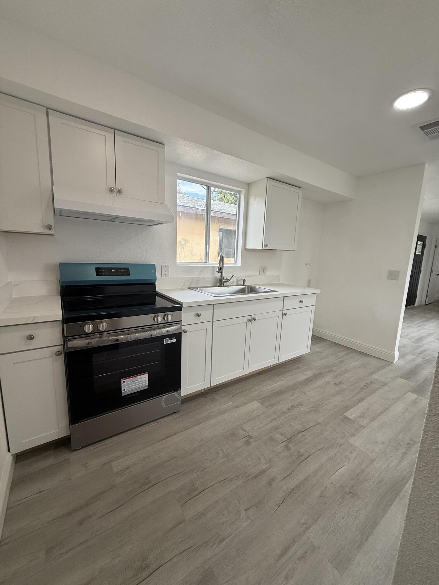 389 S Cornell St, Porterville, CA 93257