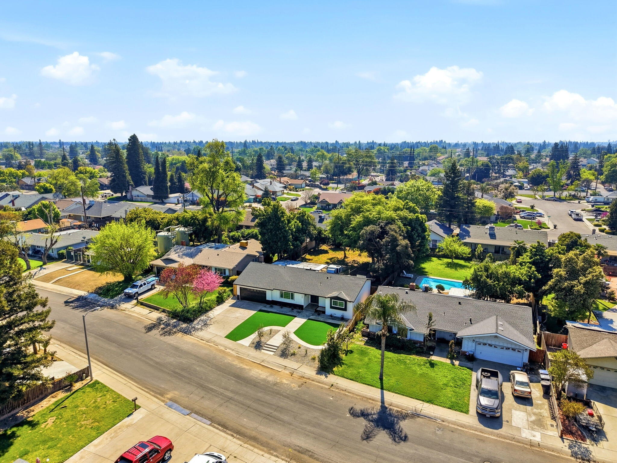 735 W Cambridge Ave, Visalia, CA 93277