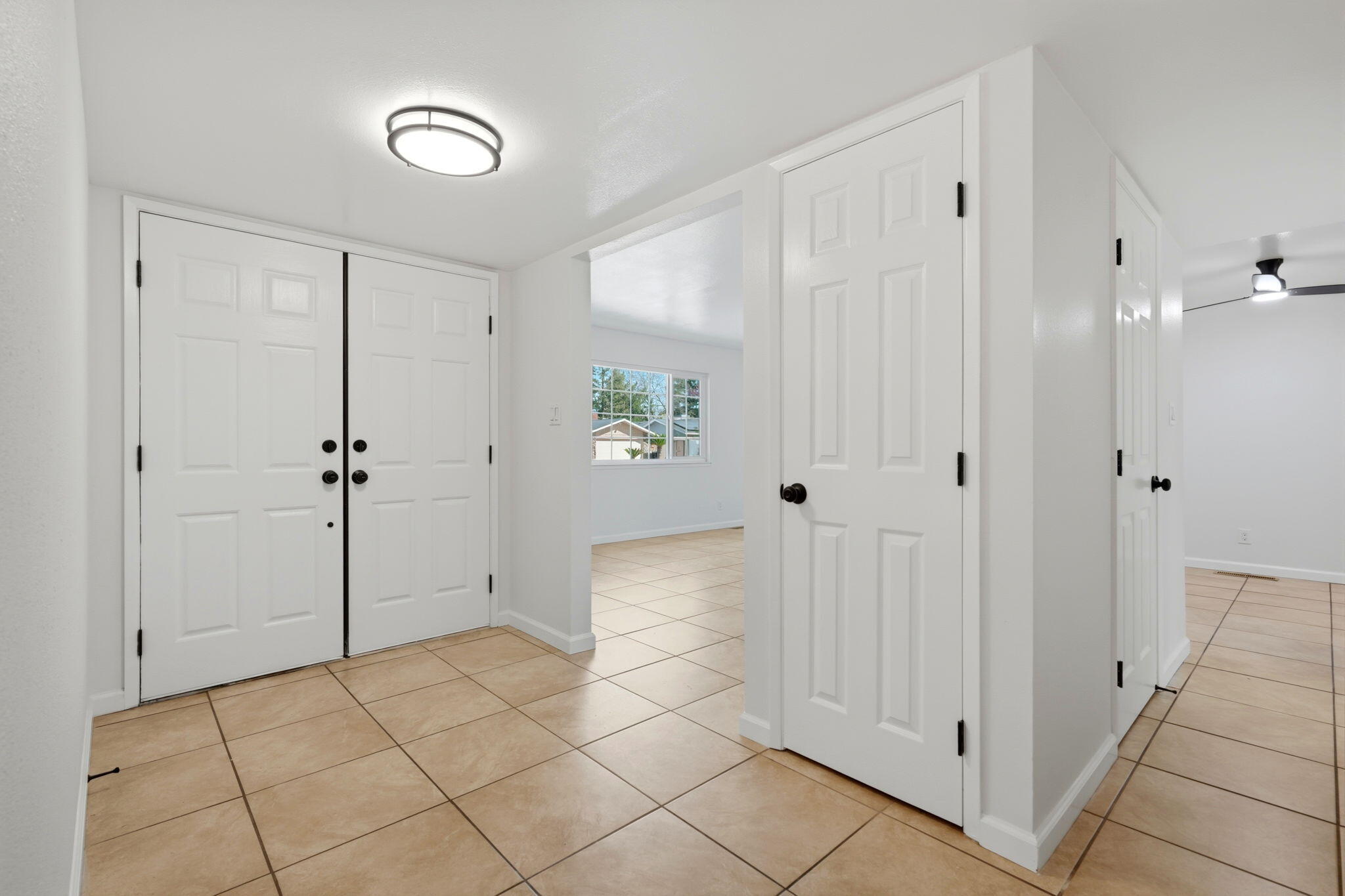 735 W Cambridge Ave, Visalia, CA 93277