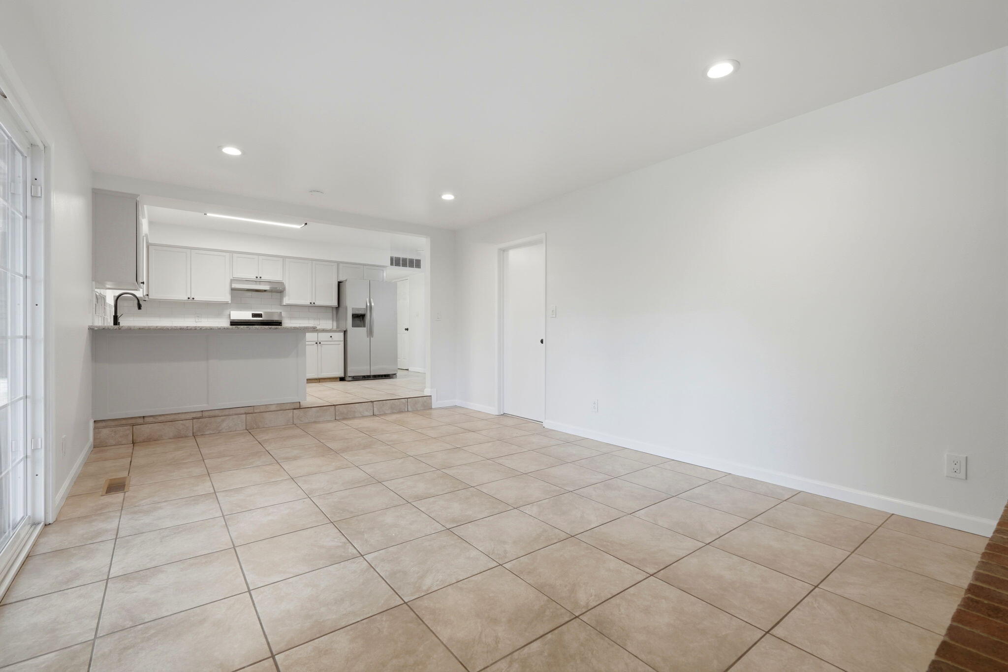 735 W Cambridge Ave, Visalia, CA 93277