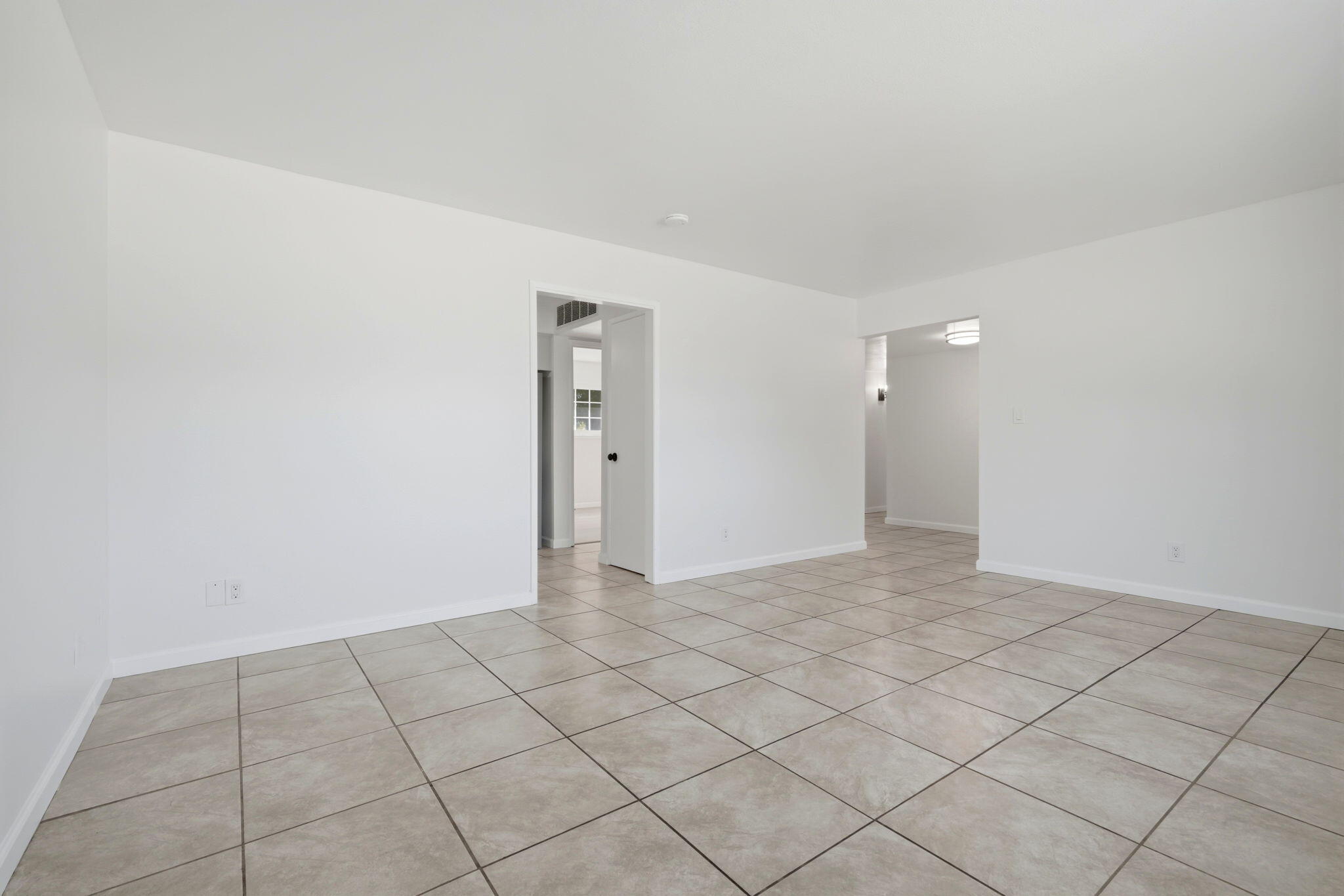 735 W Cambridge Ave, Visalia, CA 93277