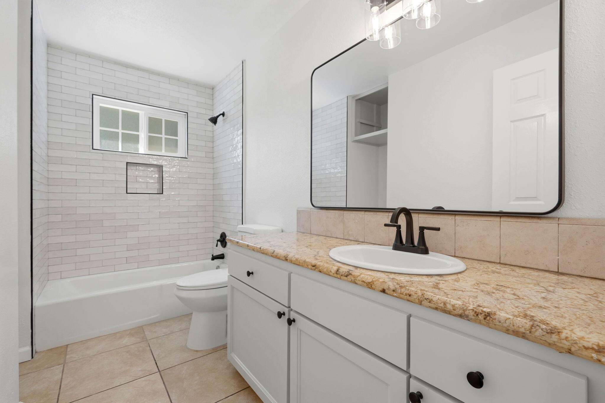 735 W Cambridge Ave, Visalia, CA 93277