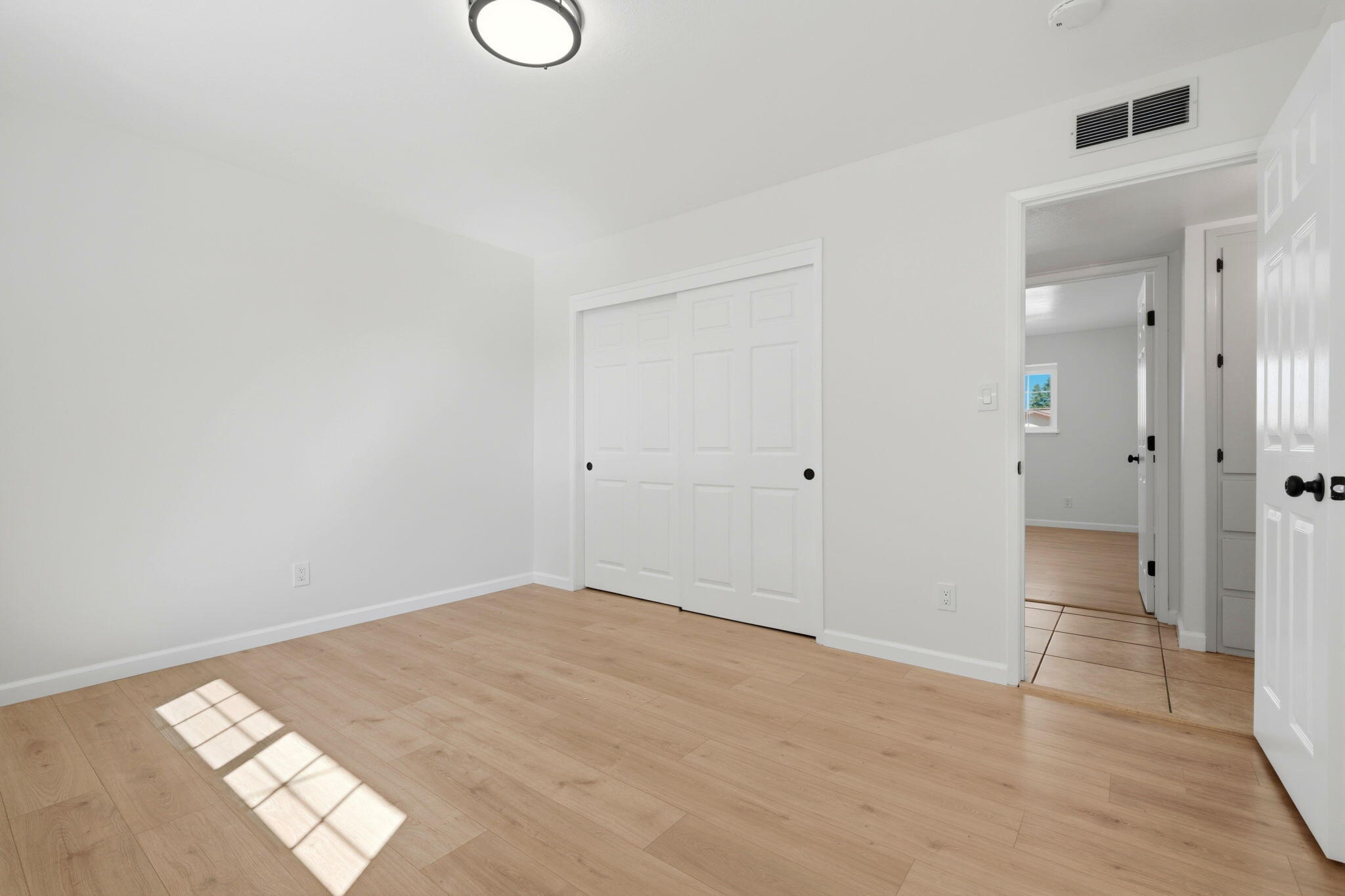 735 W Cambridge Ave, Visalia, CA 93277