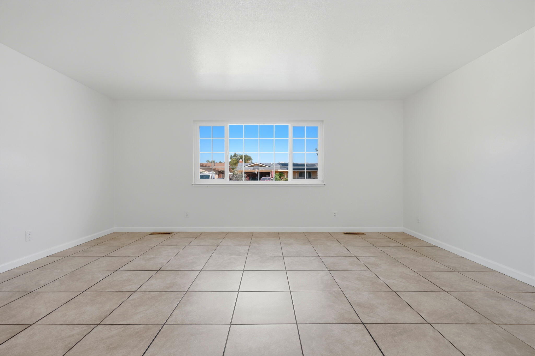 735 W Cambridge Ave, Visalia, CA 93277