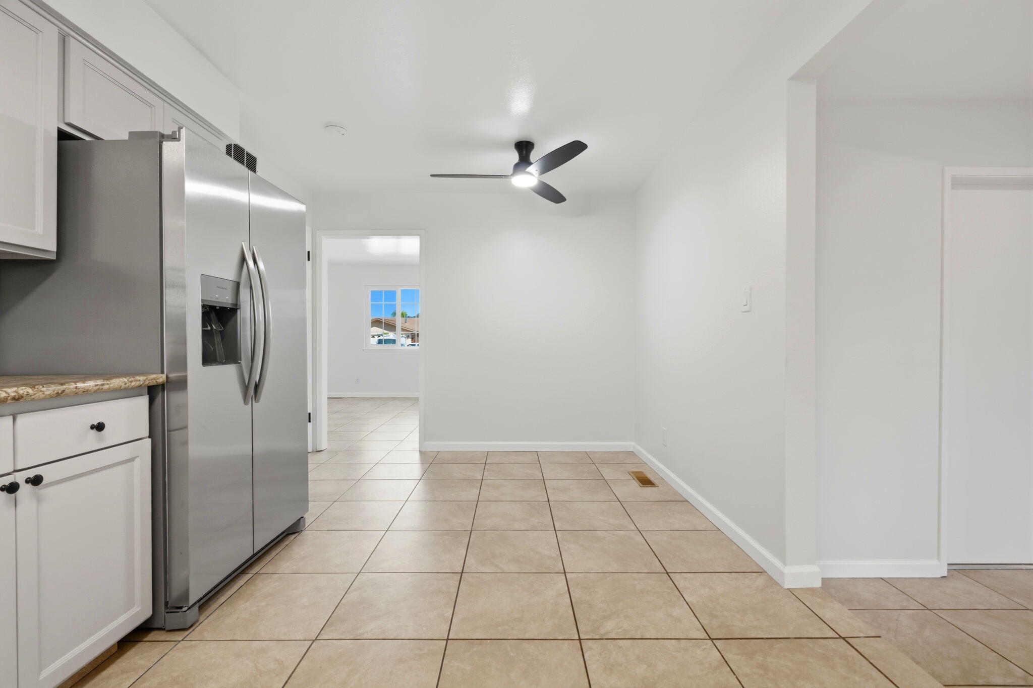 735 W Cambridge Ave, Visalia, CA 93277