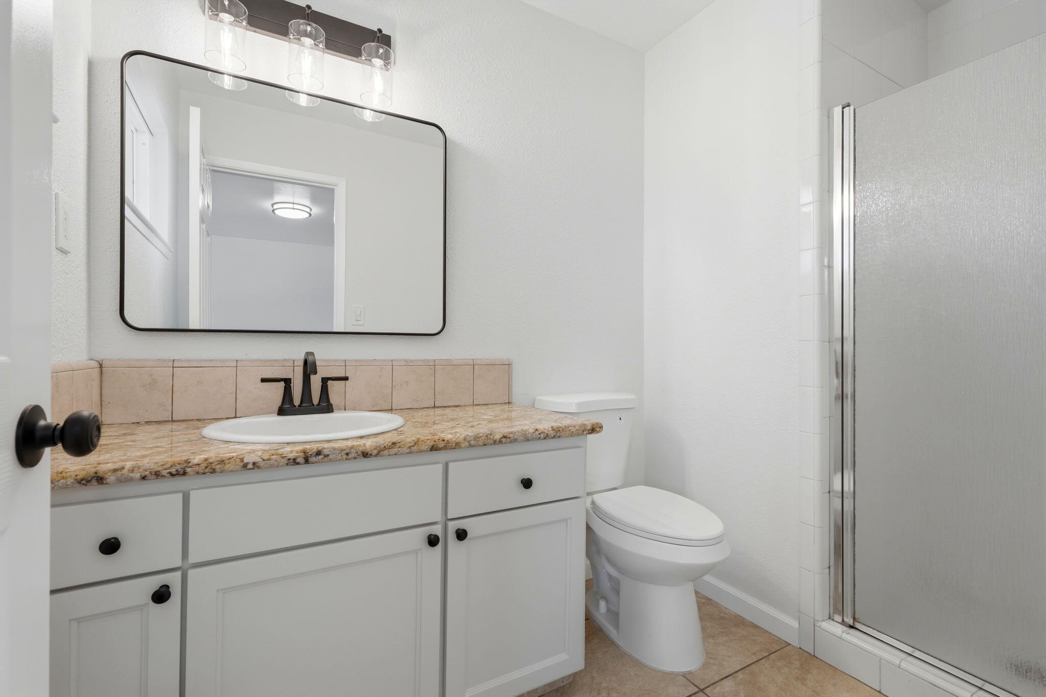 735 W Cambridge Ave, Visalia, CA 93277