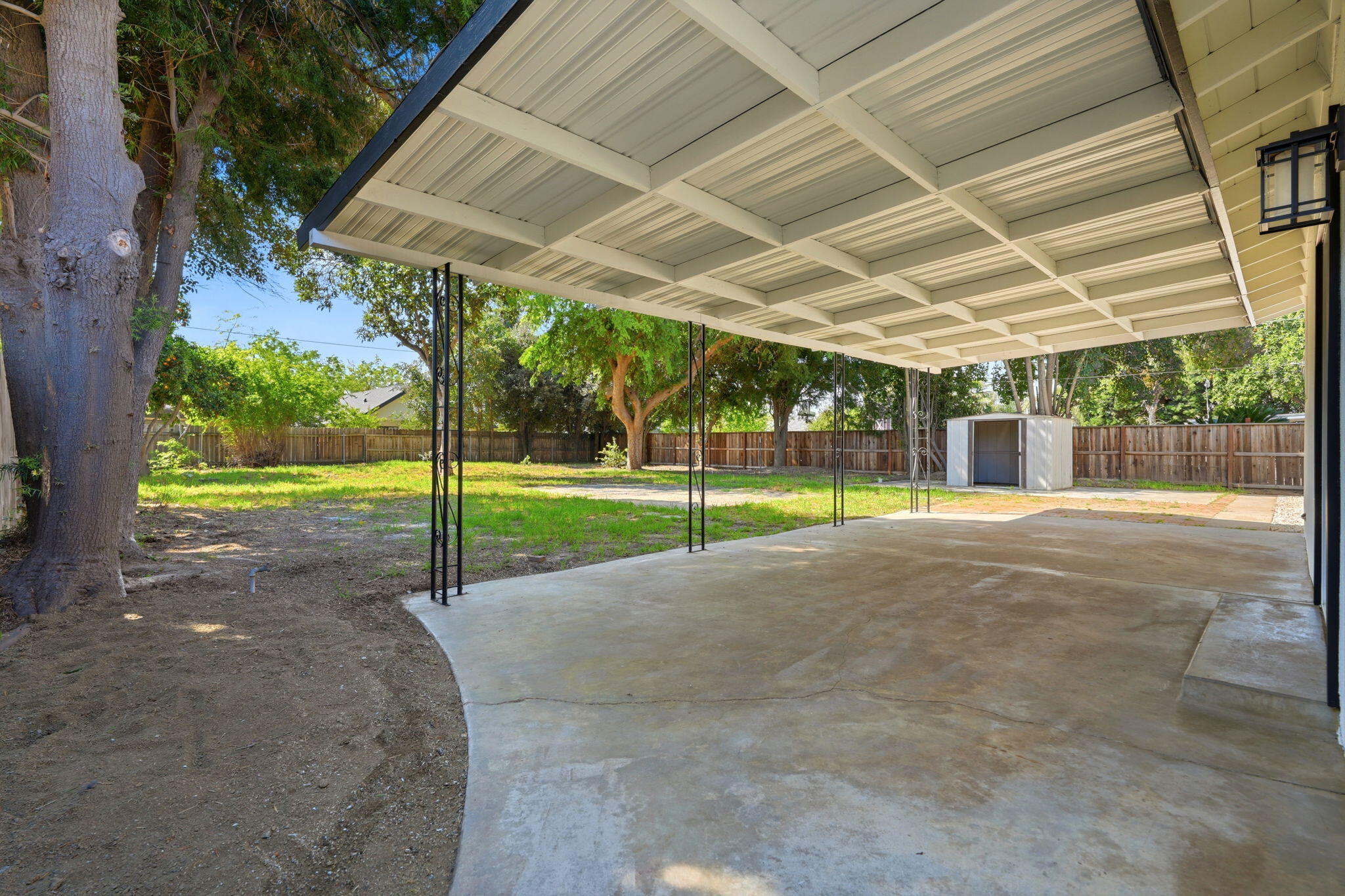 735 W Cambridge Ave, Visalia, CA 93277