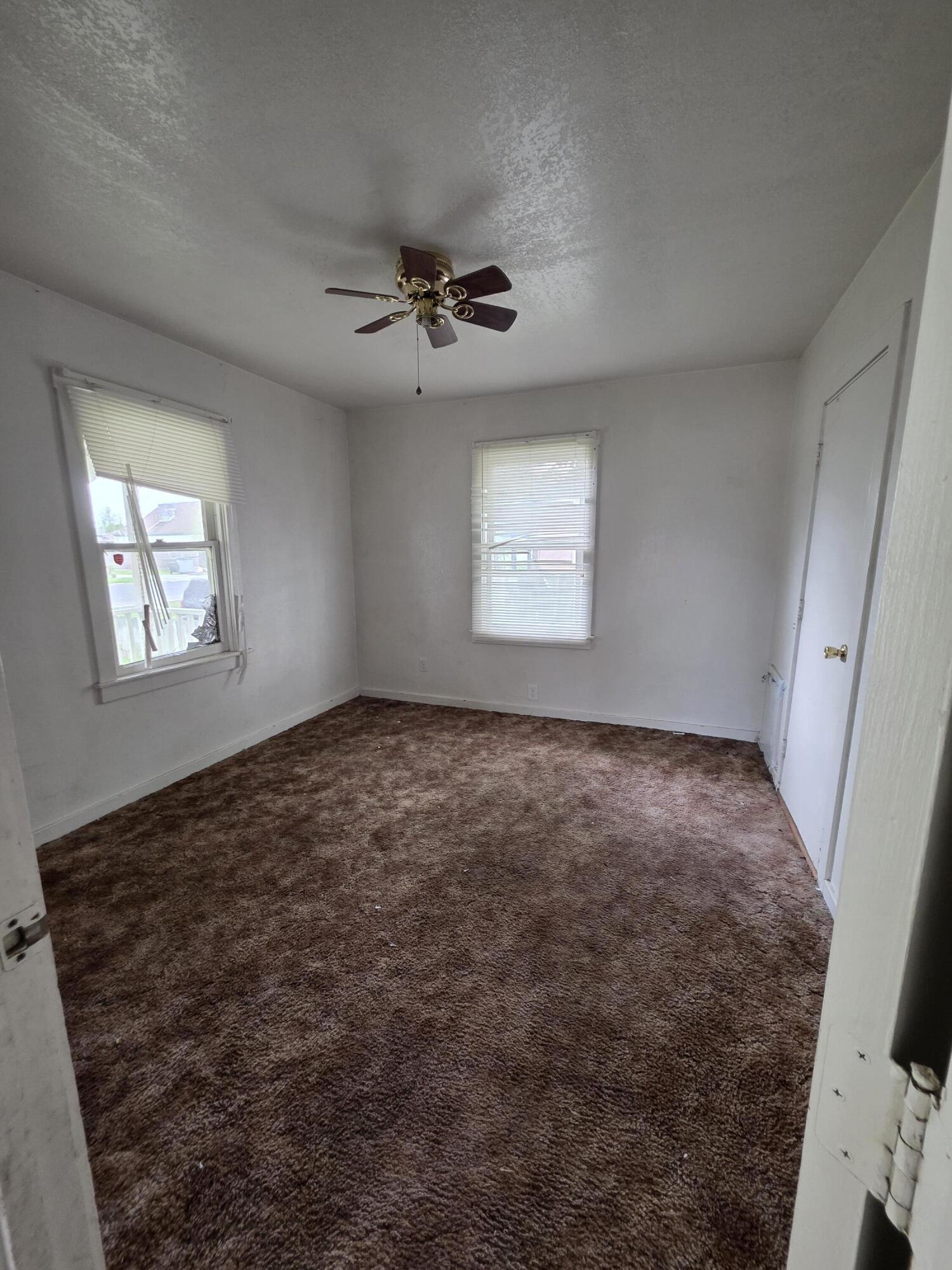 1032 N Brown St, Hanford, CA 93230