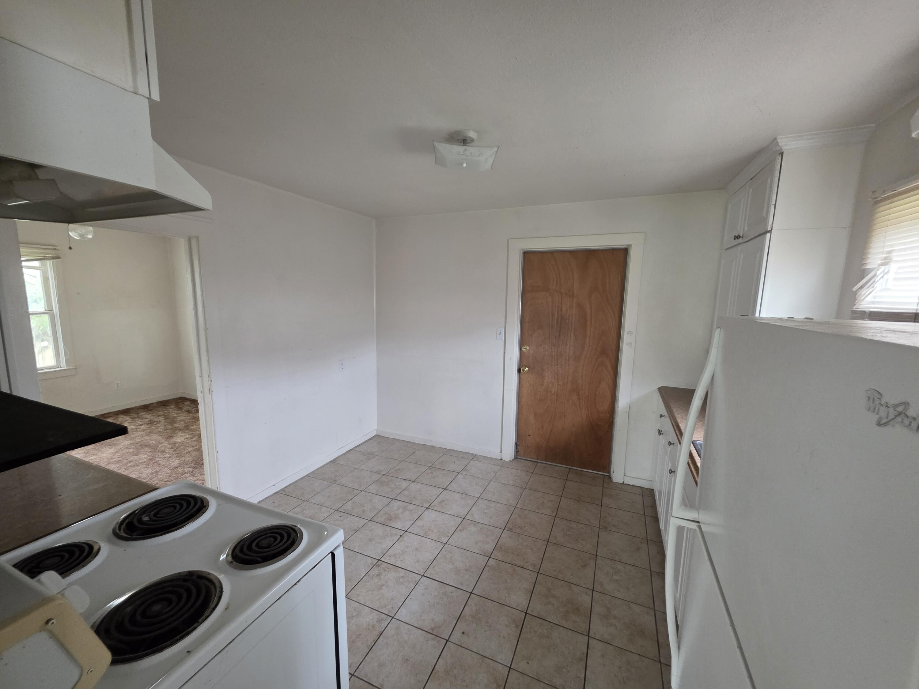 1032 N Brown St, Hanford, CA 93230