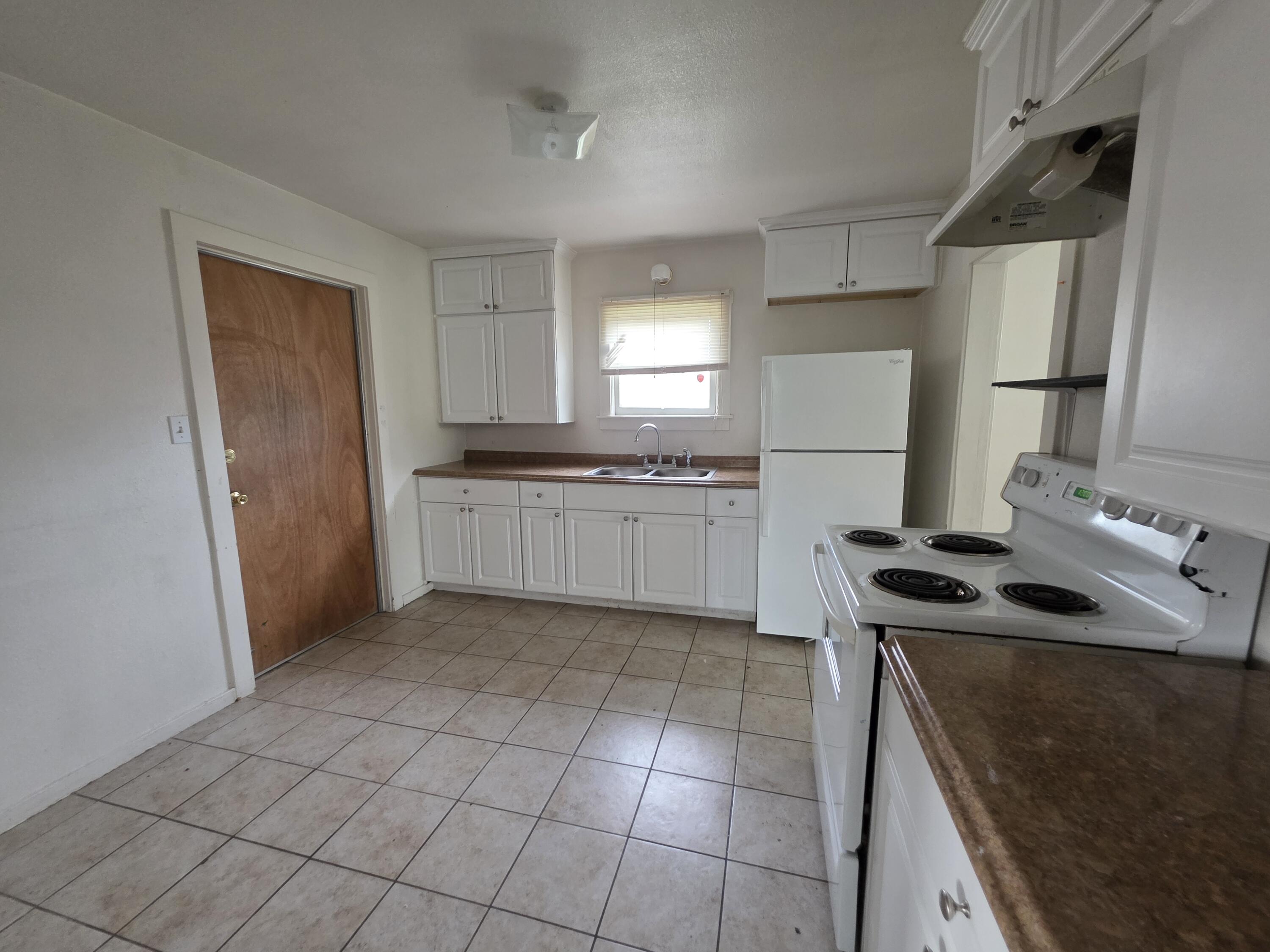 1032 N Brown St, Hanford, CA 93230