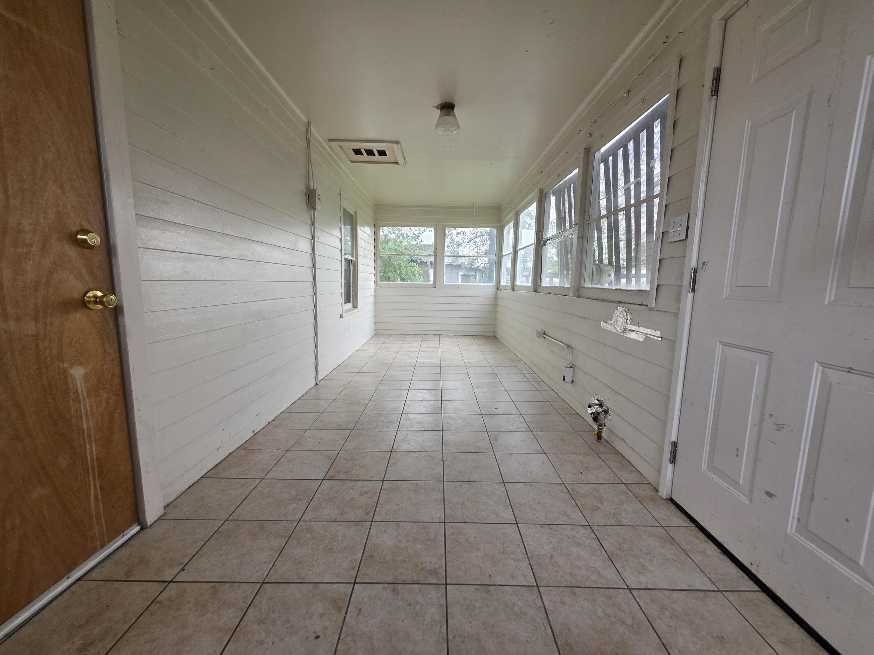 1032 N Brown St, Hanford, CA 93230