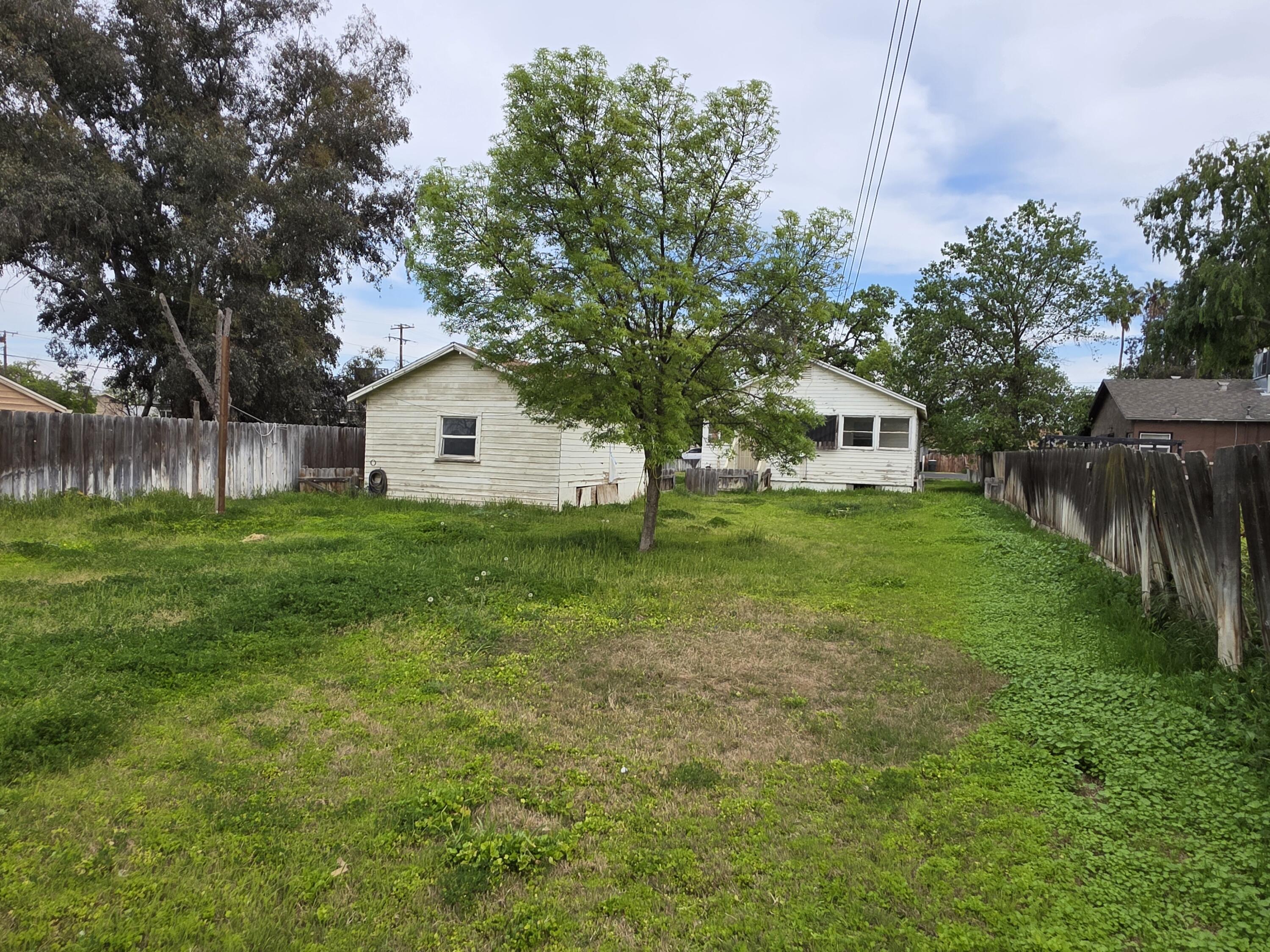 1032 N Brown St, Hanford, CA 93230