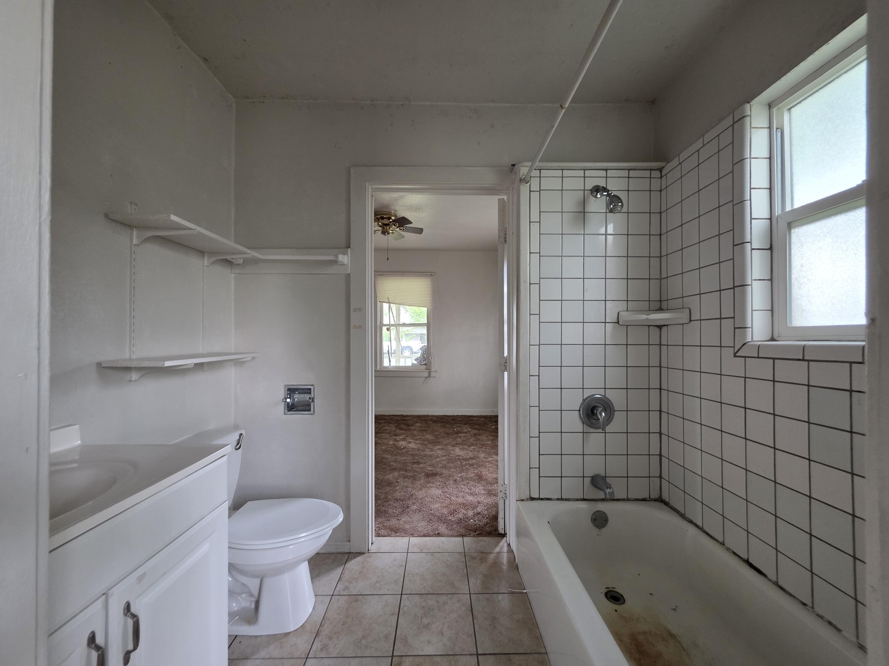 1032 N Brown St, Hanford, CA 93230