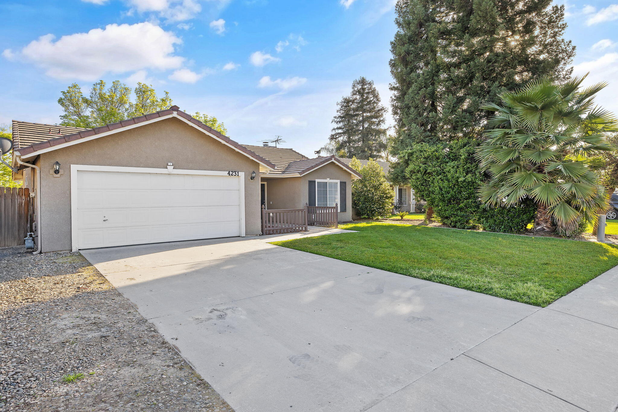 4231 E Paradise Ave, Visalia, CA 93292