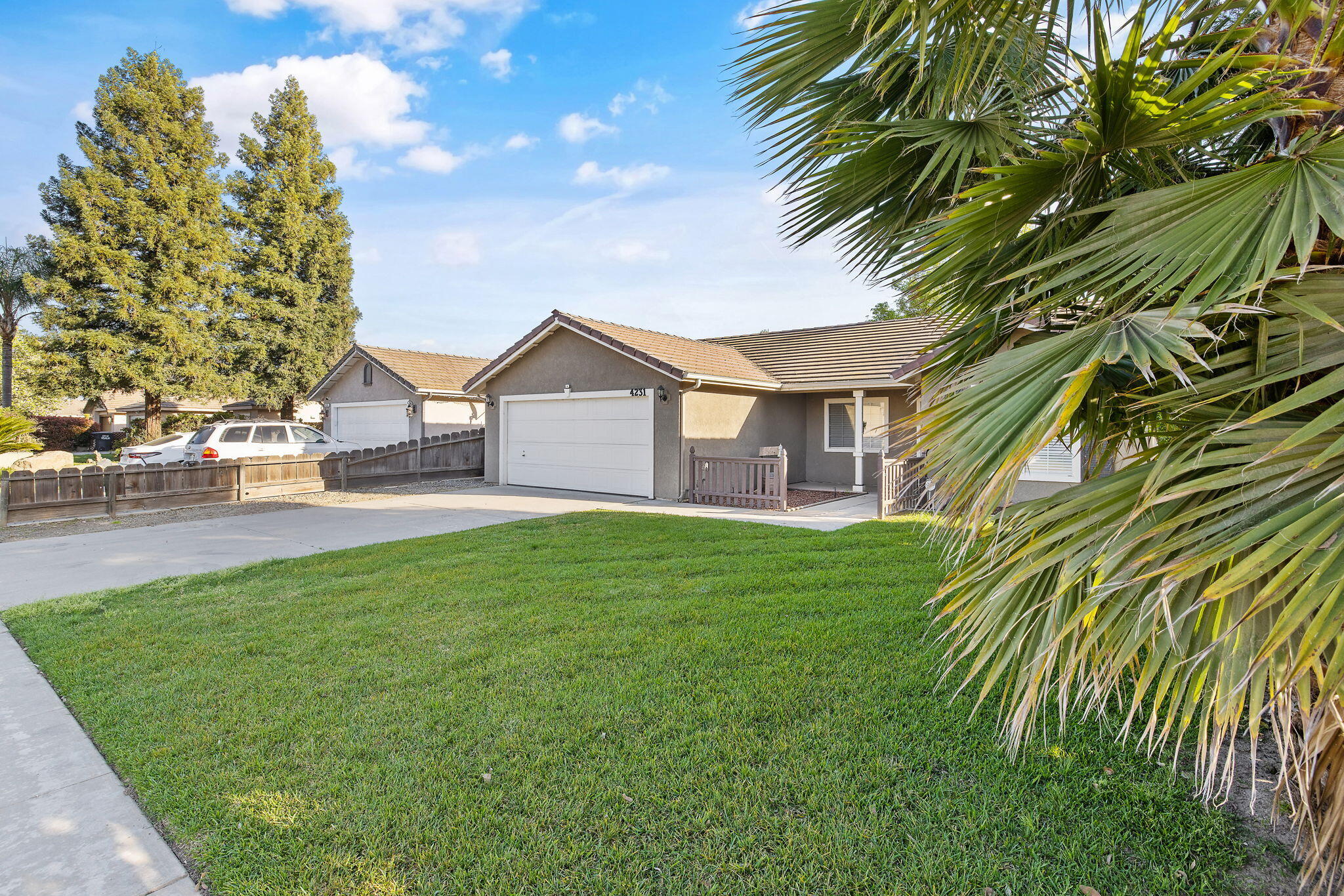 4231 E Paradise Ave, Visalia, CA 93292