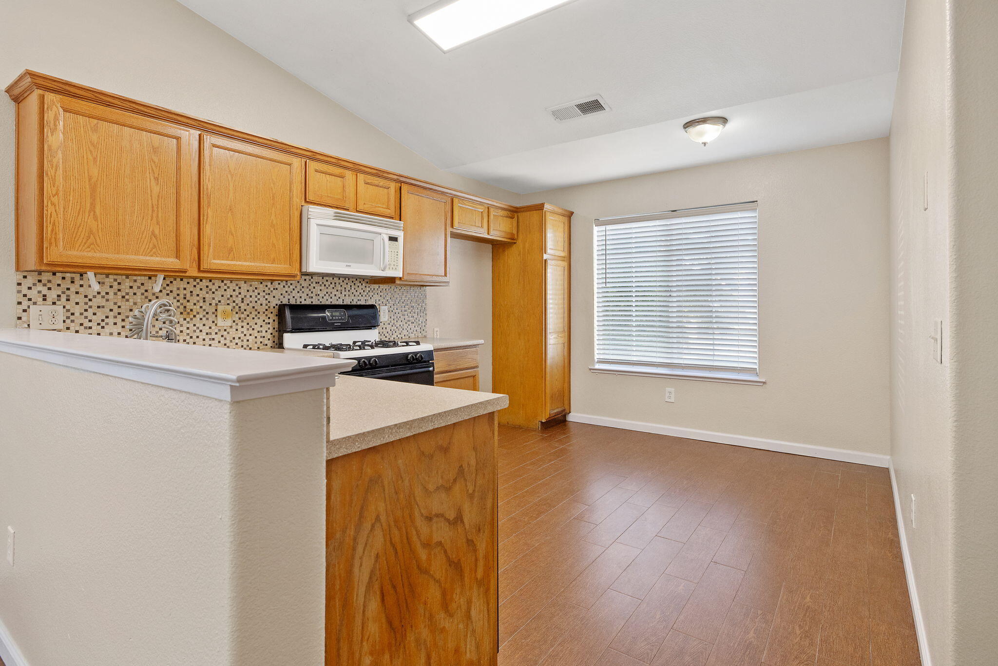 4231 E Paradise Ave, Visalia, CA 93292