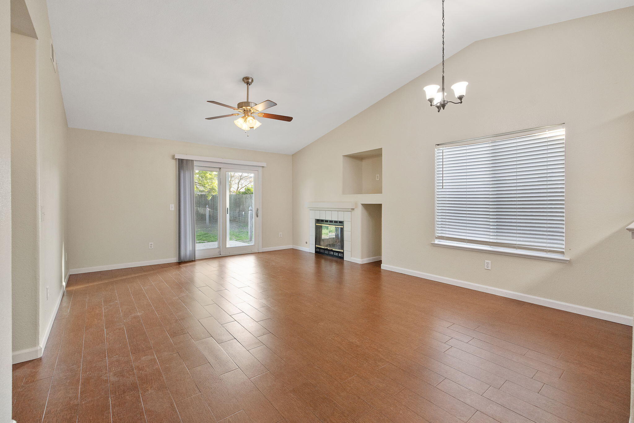 4231 E Paradise Ave, Visalia, CA 93292